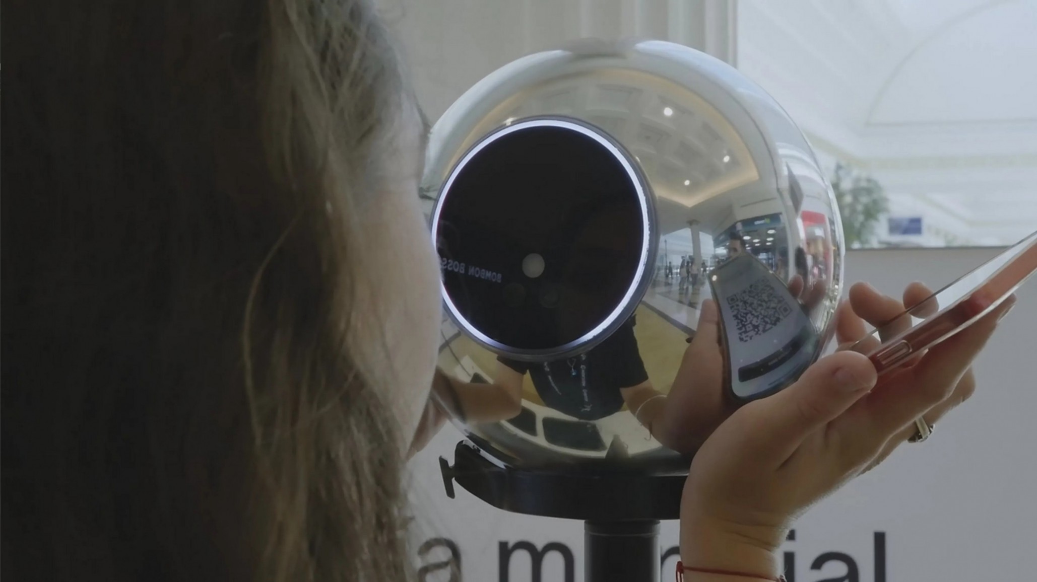 Escaneo de iris a niños en el Barrio Moure: "Les ofrecían escanearse los ojitos, les mostraban la plata y se la daban"