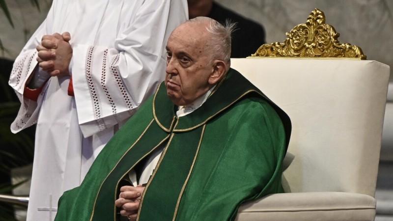 La salud del Papa Francisco se deteriora gravemente: sufre crisis respiratoria y recibe transfusiones de sangre