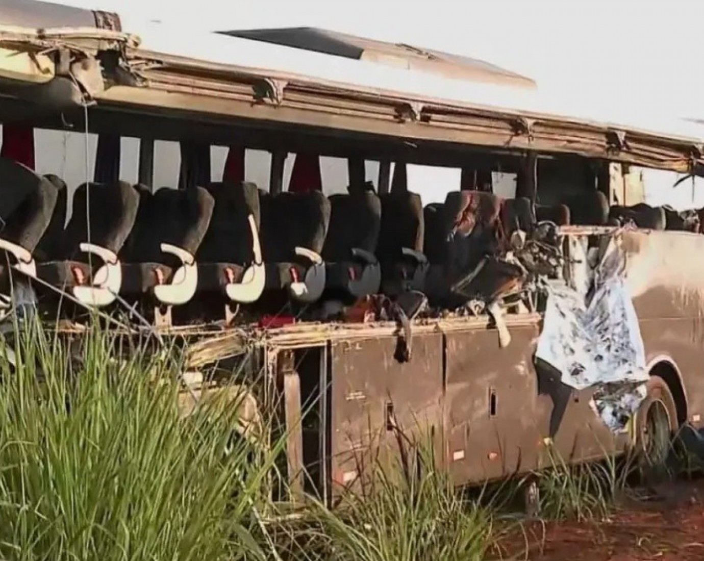 Tragedia en Brasil: Doce estudiantes universitarios perdieron la vida en un choque frontal