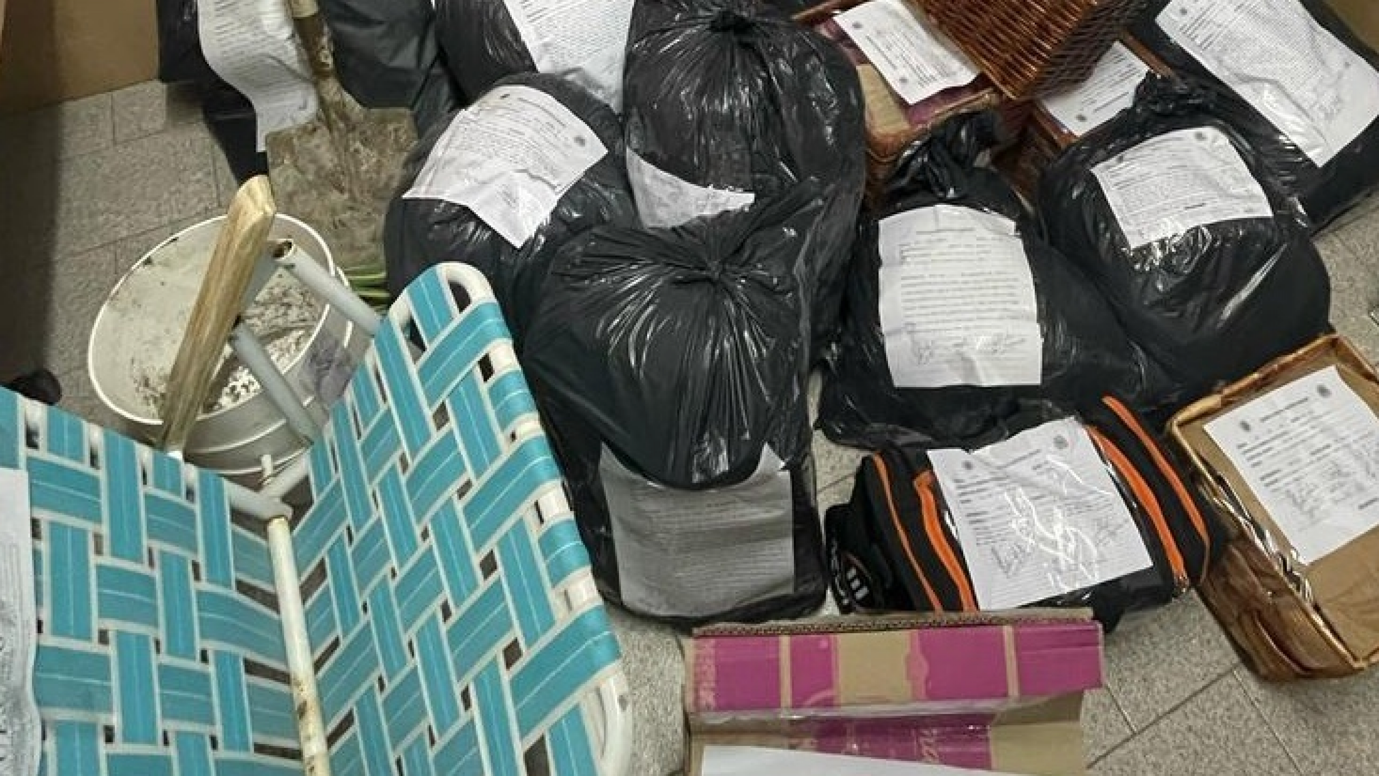 Su empleada le robó más de 100 objetos y los escondía en su casa