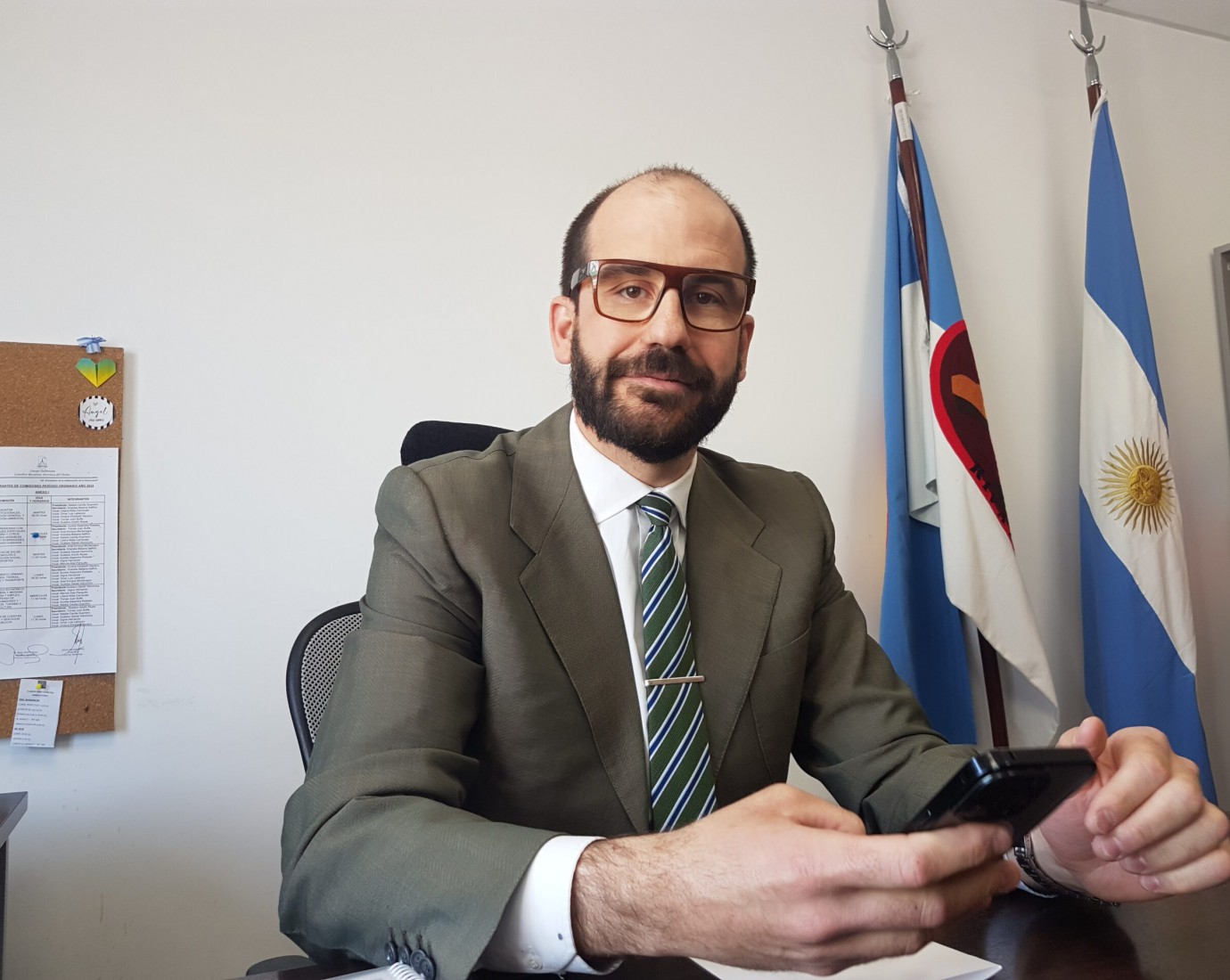 En medio de la polémica por la entrega tardía de kits escolares, desde el Municipio advierten que "estamos dentro de los plazos"