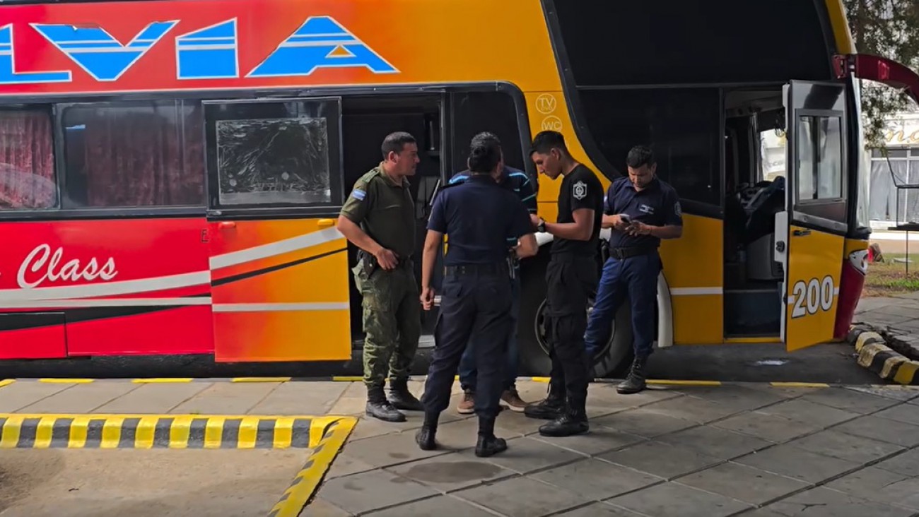 Corrientes: Hallaron a un policía muerto en un colectivo
