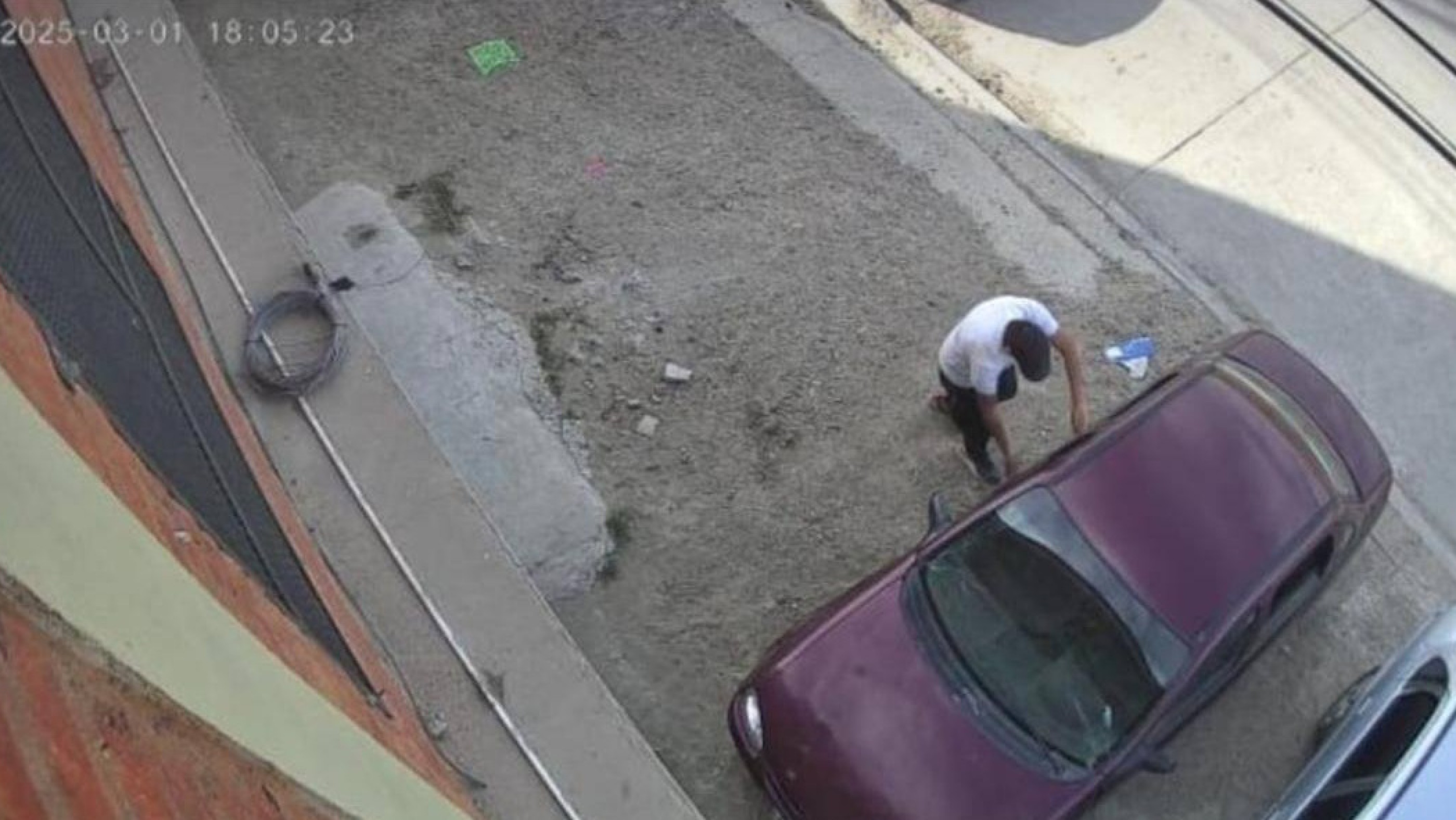 Robaron un auto a plena luz del día en la calle Francisco Behr