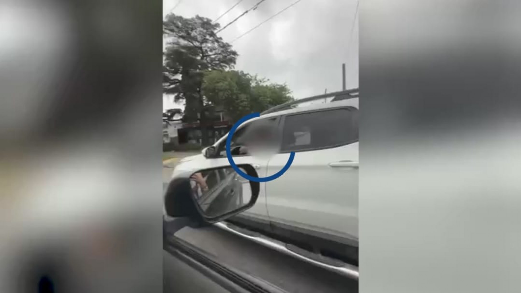 Suspendieron la licencia de un conductor que chocó intencionalmente a una pareja