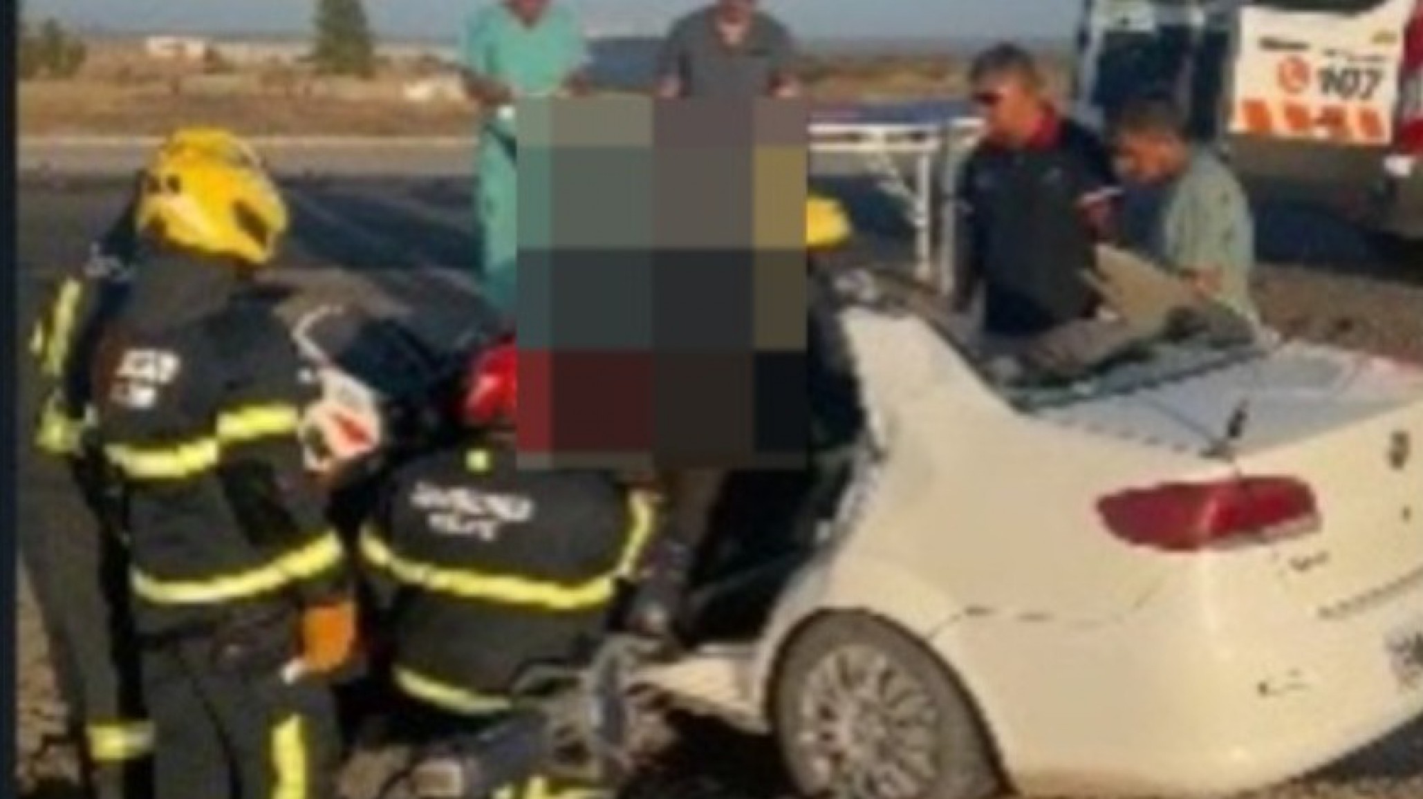 Choque frontal en la doble trocha: un taxista quedó atrapado y sufrió heridas graves
