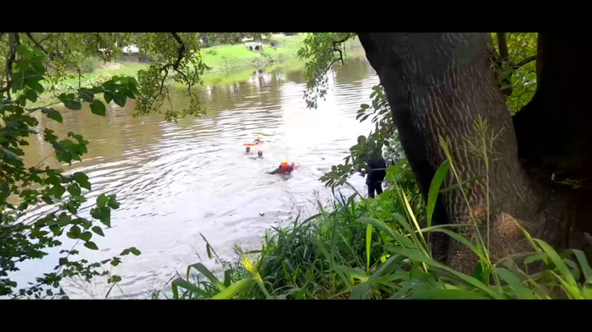 Villa Soldati: un auto se despistó y cayó al Riachuelo
