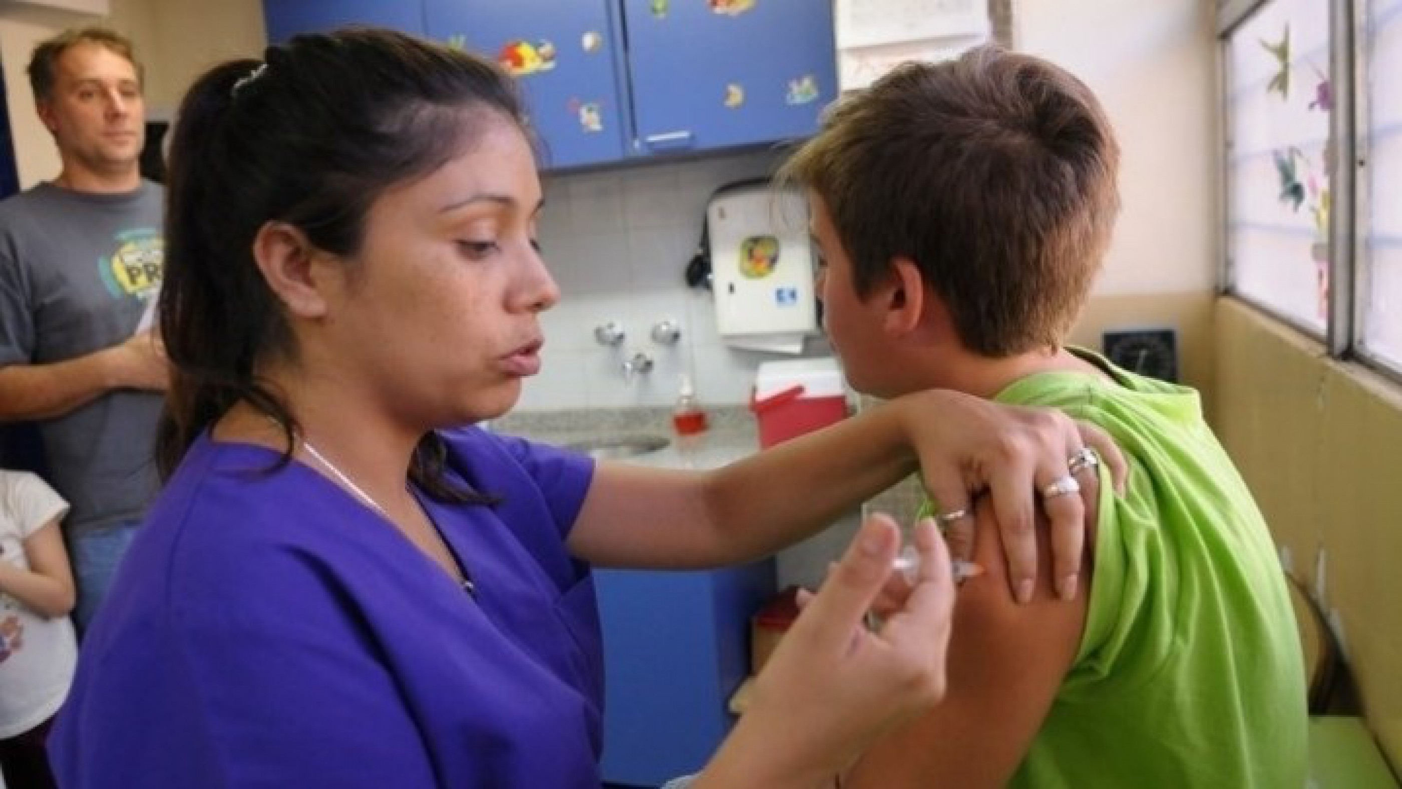 Un médico criticó duramente a los antivacunas tras el caso de un bebé de 11 meses con meningitis en Cipolletti