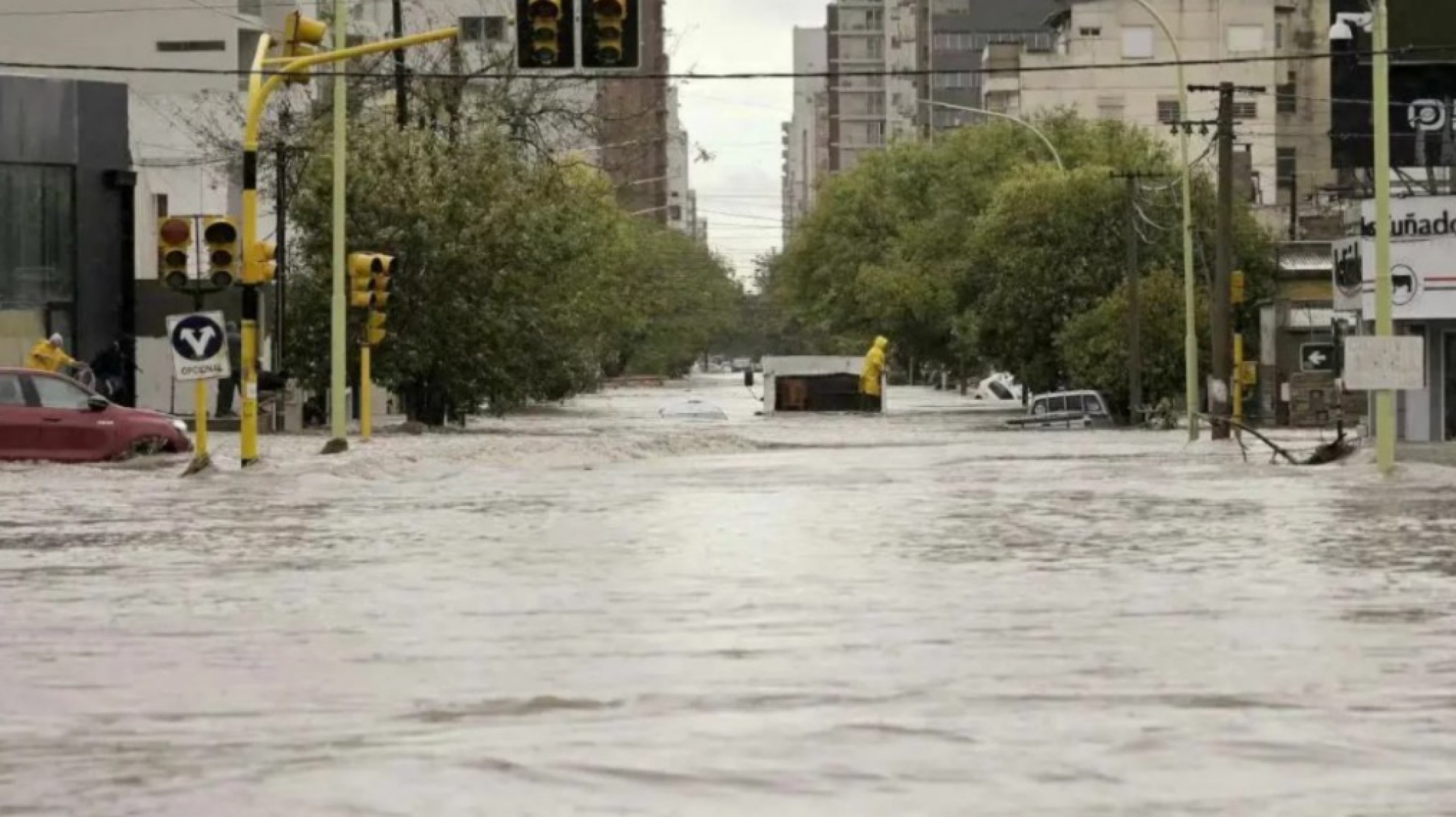 Bahía Blanca en crisis: 15 muertos y búsqueda contrarreloj de desaparecidos tras el temporal