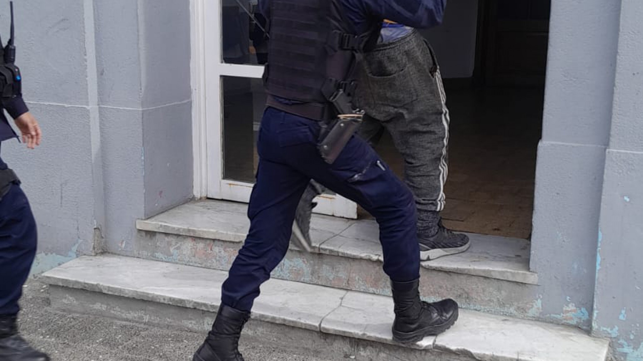 Lo atraparon borracho con un cuchillo en la mano y cosas robadas