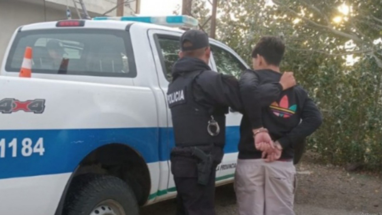 Un joven de 21 años terminó detenido por arrojar piedras a la policía tras disturbios en Km 8