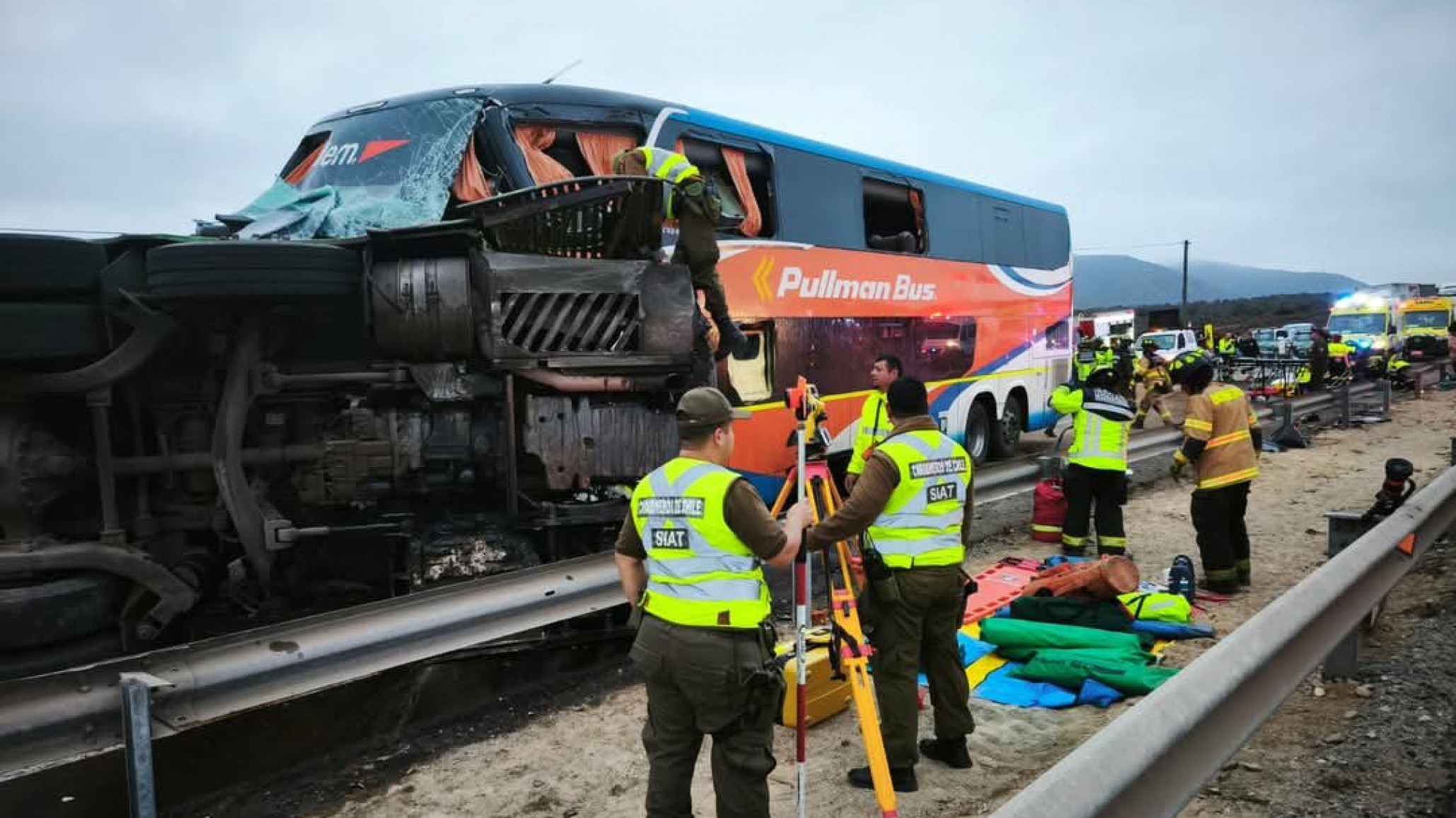 Chile: Un fatal accidente involucró a cuatro colectivos y dejó un saldo de seis muertos