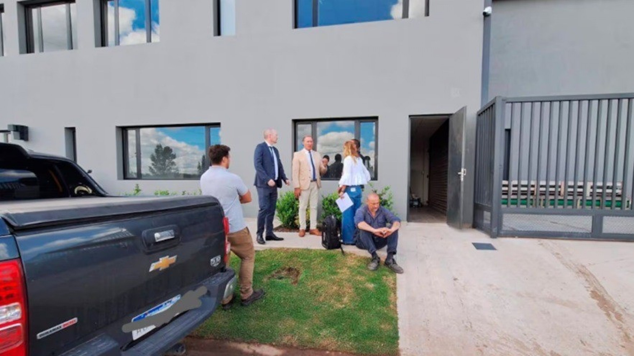 Electricista murió tras caerle un montacargas en el depósito