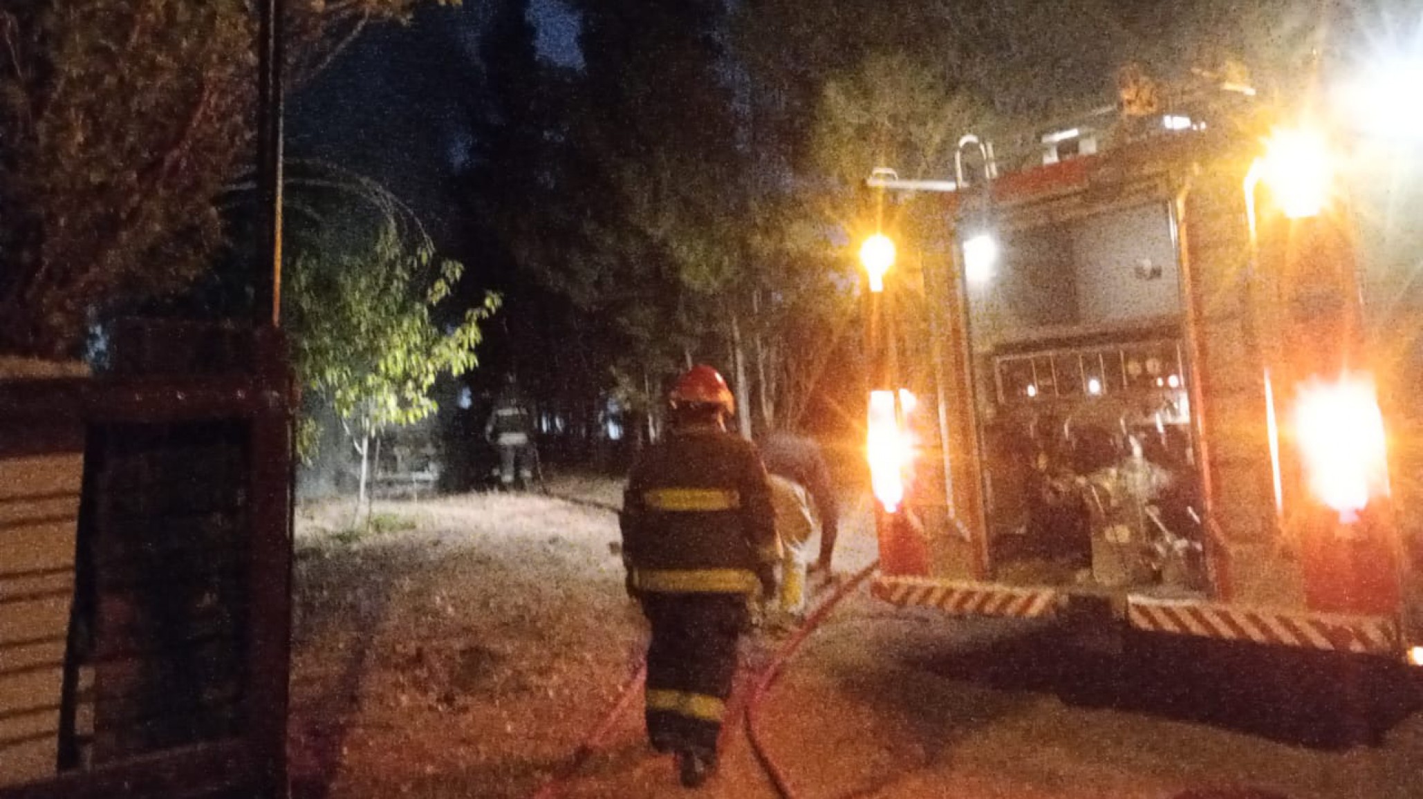 Incendio: una Renault Master se prendió fuego al encender el motor