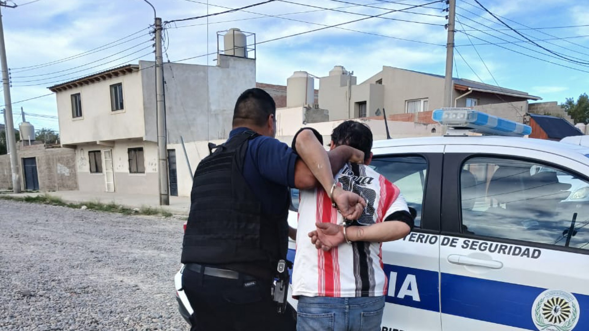 Intentaron ingresar a una vivienda: hay un detenido y dos prófugos