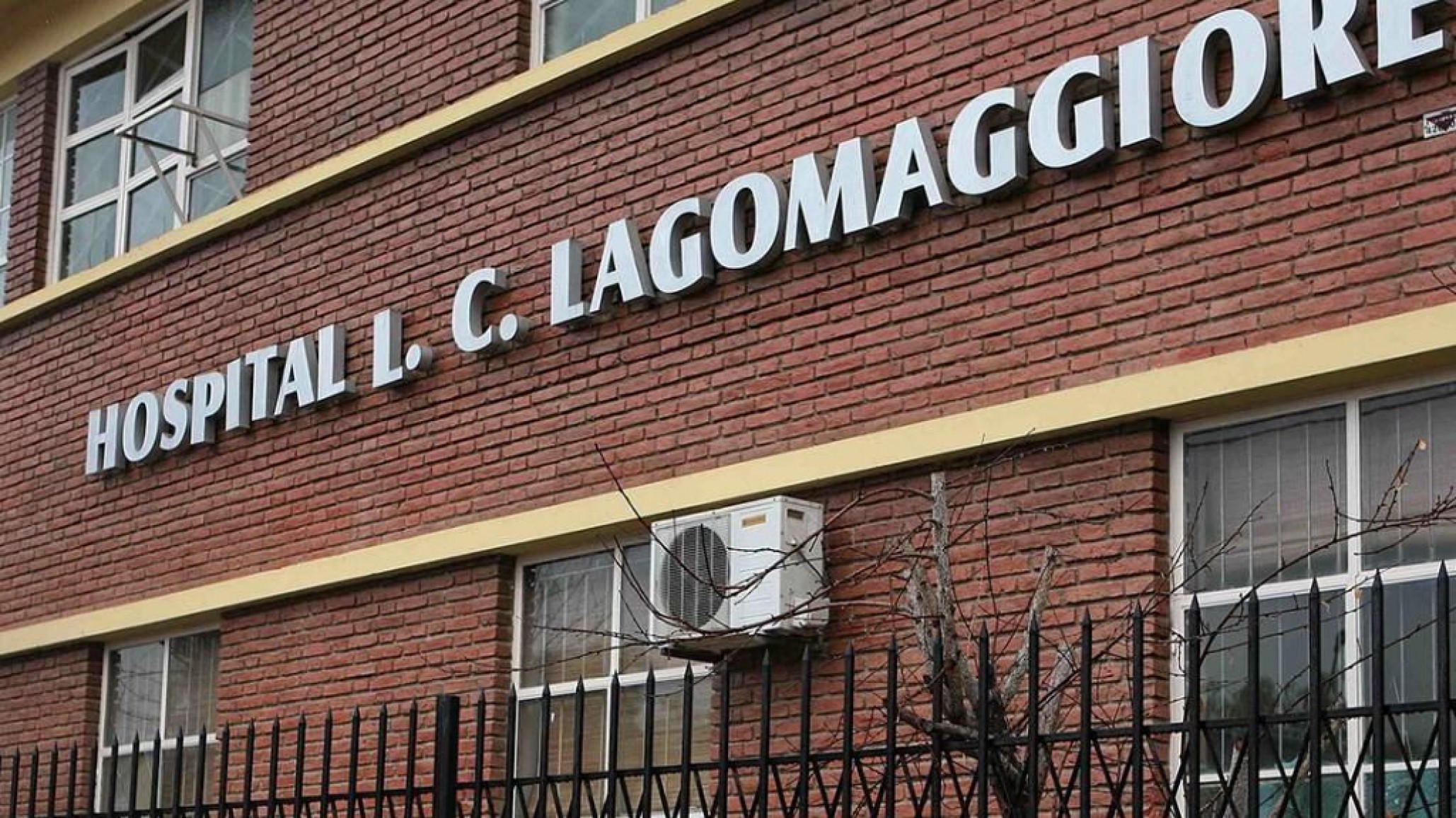 Murió la mujer que fue quemada por su ex pareja policía y su hijo lucha por su vida