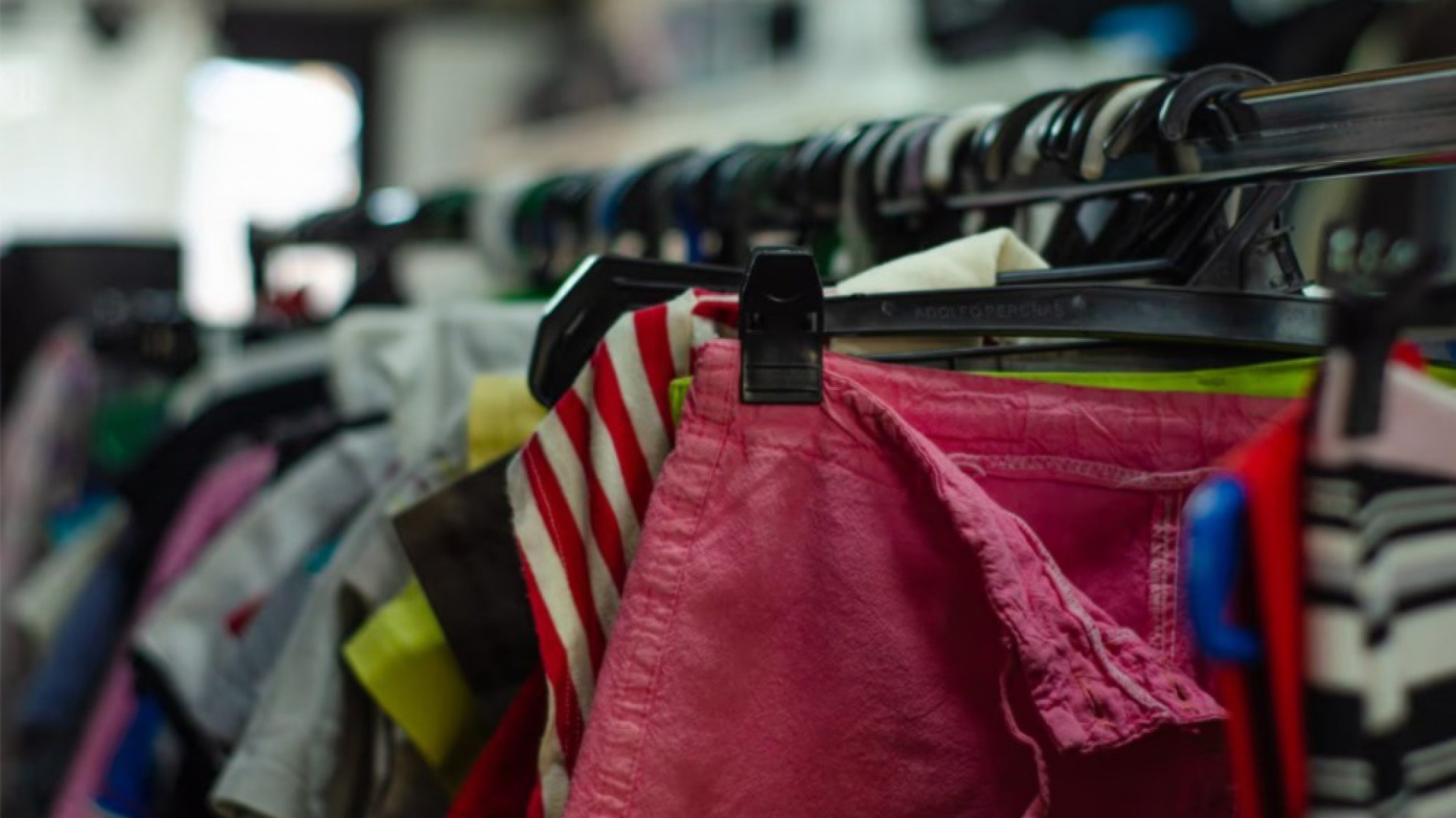 El Ropero Solidario de los 15 Desgraciados recorrerá distintos barrios desde abril hasta junio