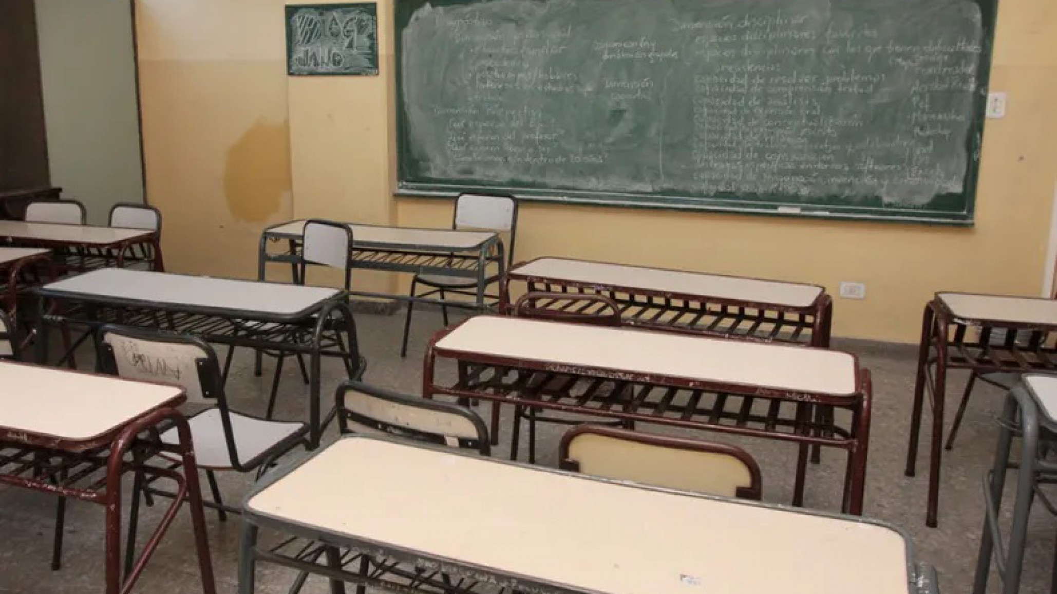 "Un juego de Tik Tok": Tres adolescentes abusaron de un compañero en plena clase