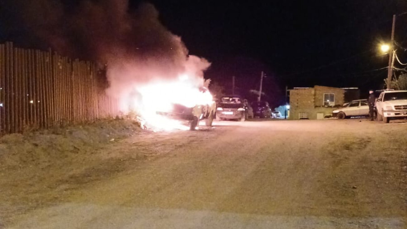 Investigan el incendio de una camioneta en Mosconi: el dueño la había dejado estacionada y apareció en llamas