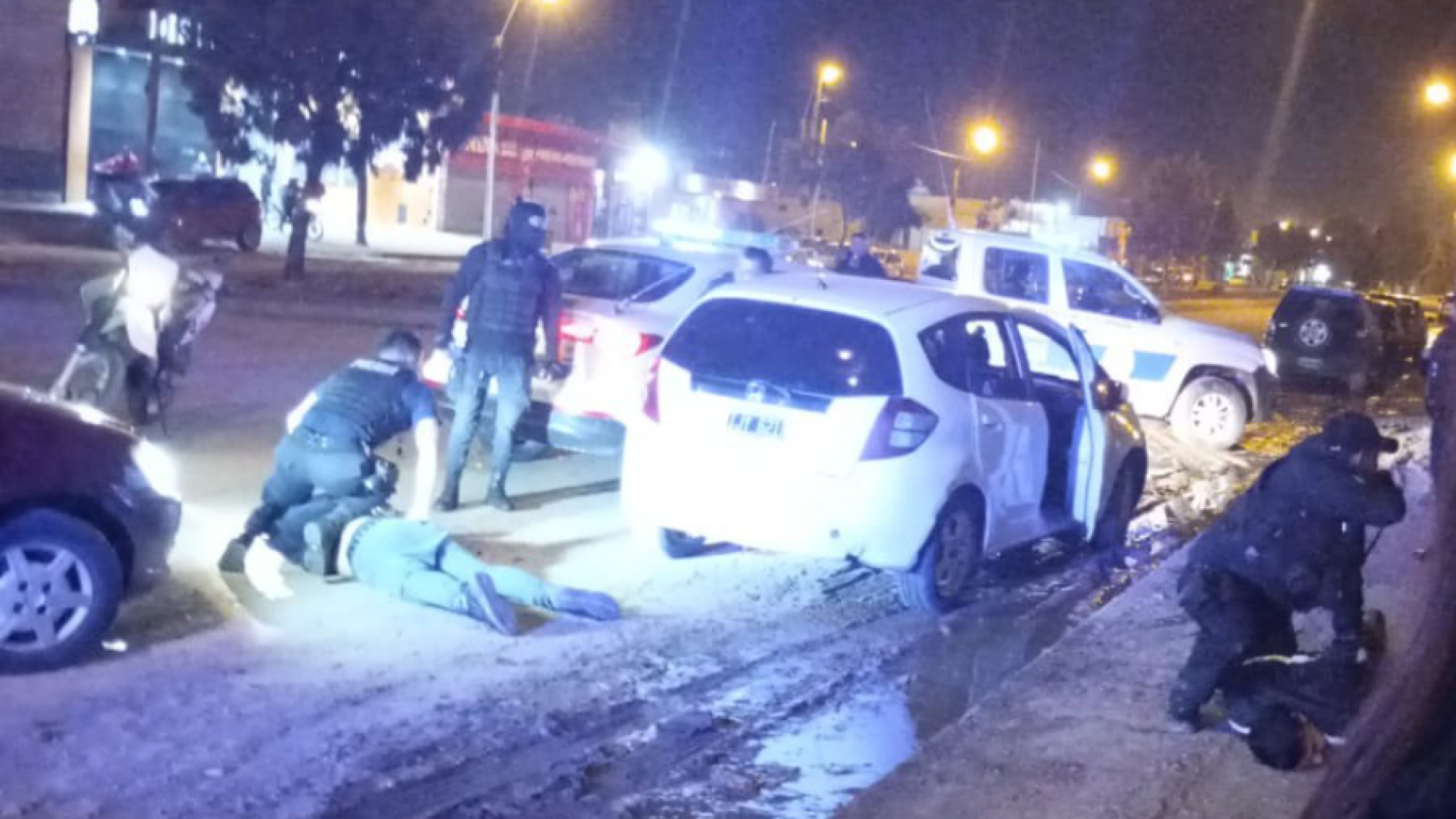 Presenció un robo, los siguió en su auto, llamó a la policía y lograron detenerlos en Av. Chile