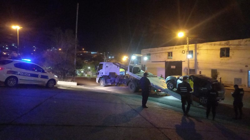 Lo encontraron dormido en su auto y tenía 1.81 g/L de alcohol en sangre