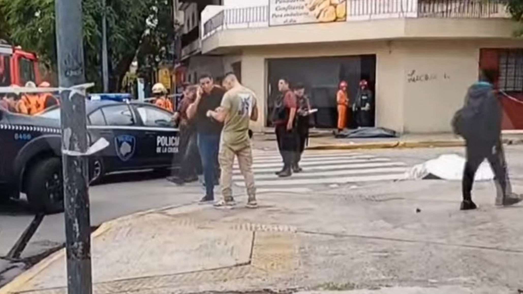 Tragedia en Parque Chacabuco: lo apuñalaron durante un robo, se desvaneció al volante y atropelló a una mujer