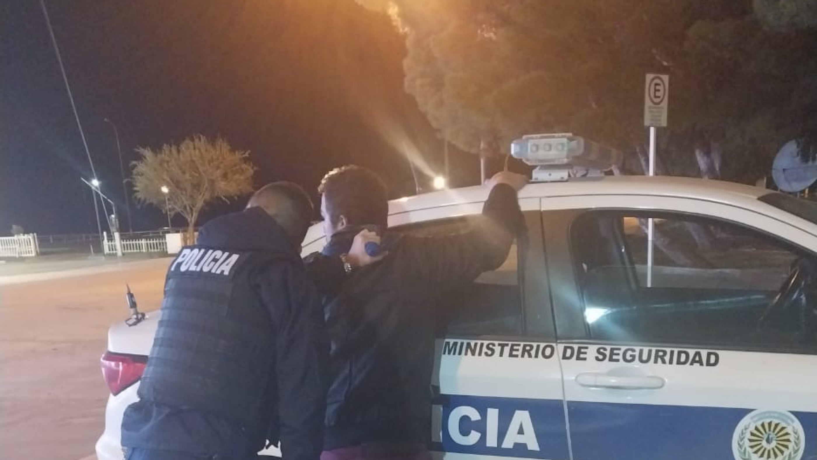 Robó golosinas en una estación de servicio y terminó detenido
