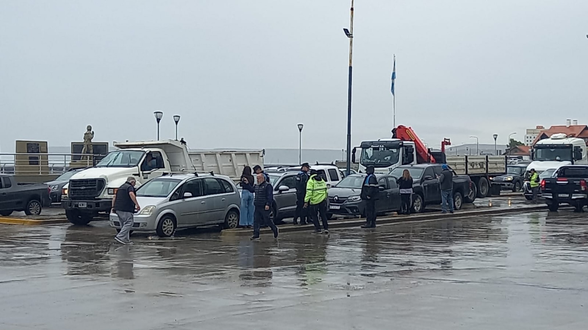 Caos vehicular por un choque en cadena en Yrigoyen y Moreno