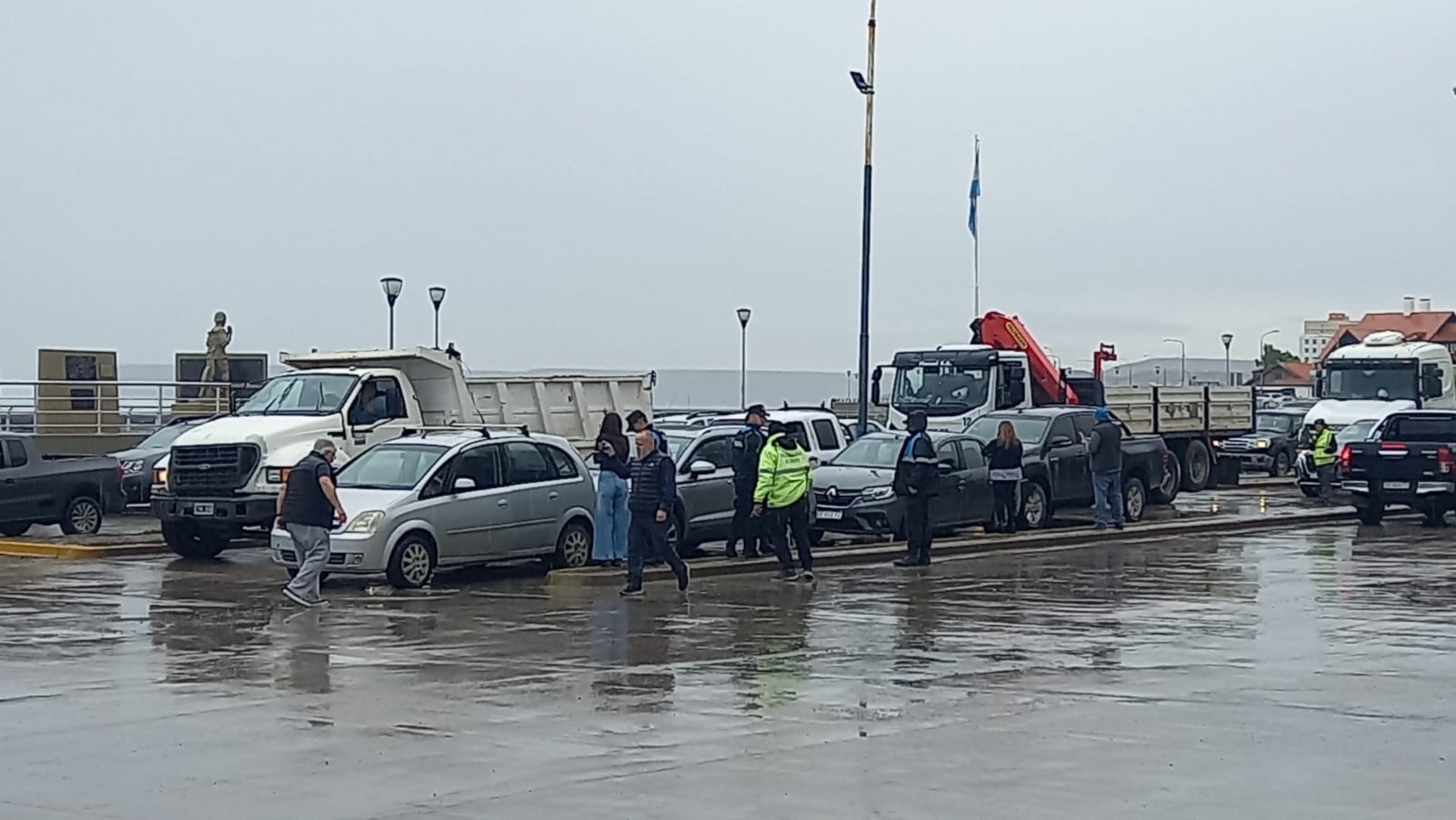 Caos vehicular por un choque en cadena en Yrigoyen y Moreno
