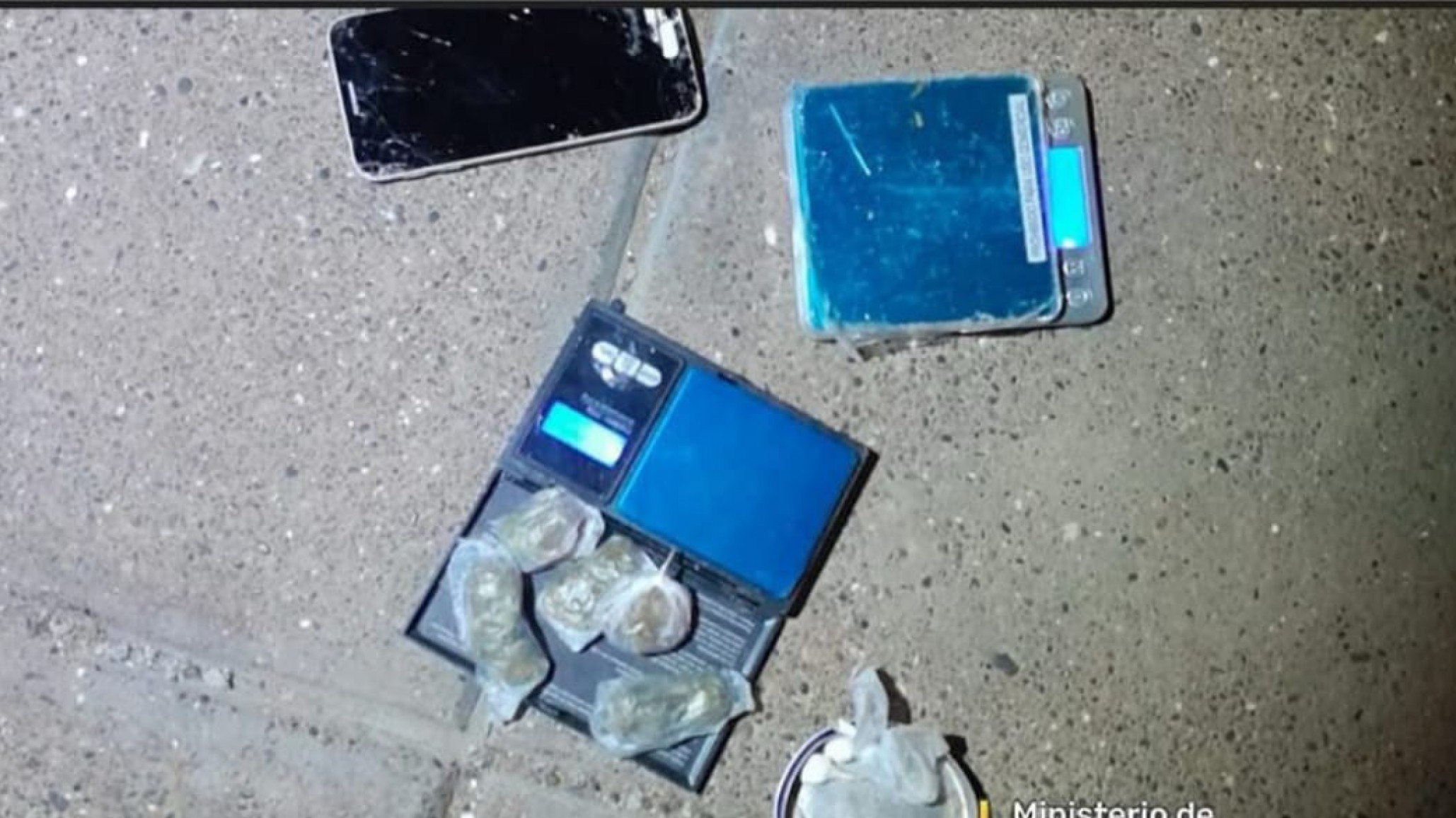 Patrullaje sorpresa: los agarraron con marihuana, cocaína y balanzas