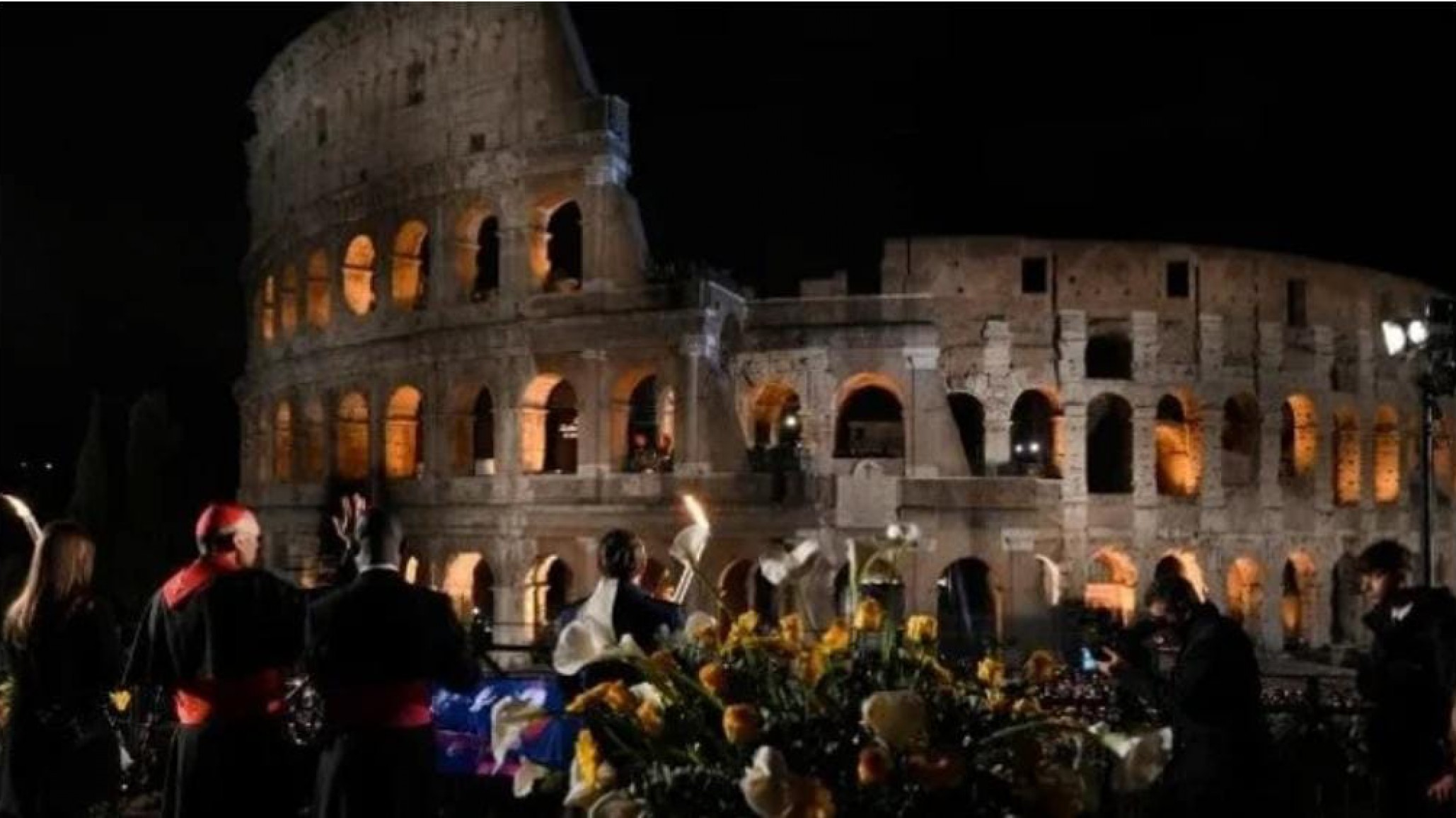 El Papa Francisco no participó del Vía Crucis en el Coliseo pero dejó un mensaje: "La cruz es camino hacia la alegría"