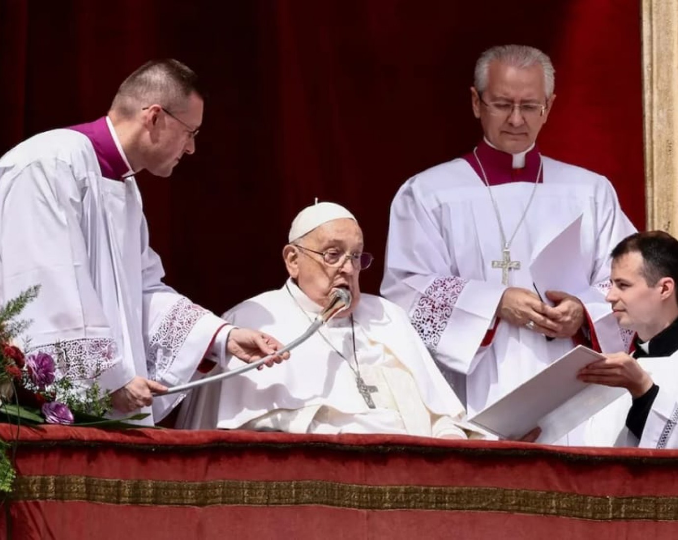 Francisco pidió libertad religiosa y un alto al fuego en Gaza ante 35 mil fieles en Pascua