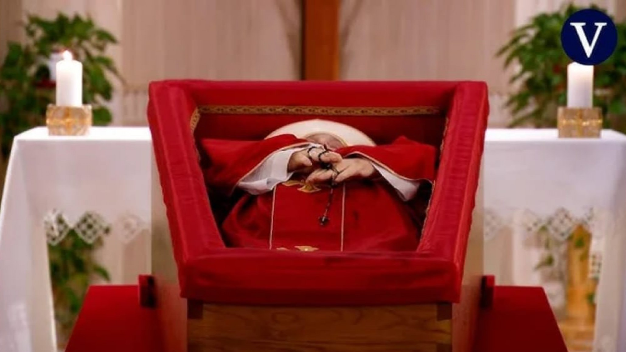 El Vaticano difundió las primeras imágenes del féretro del papa Francisco