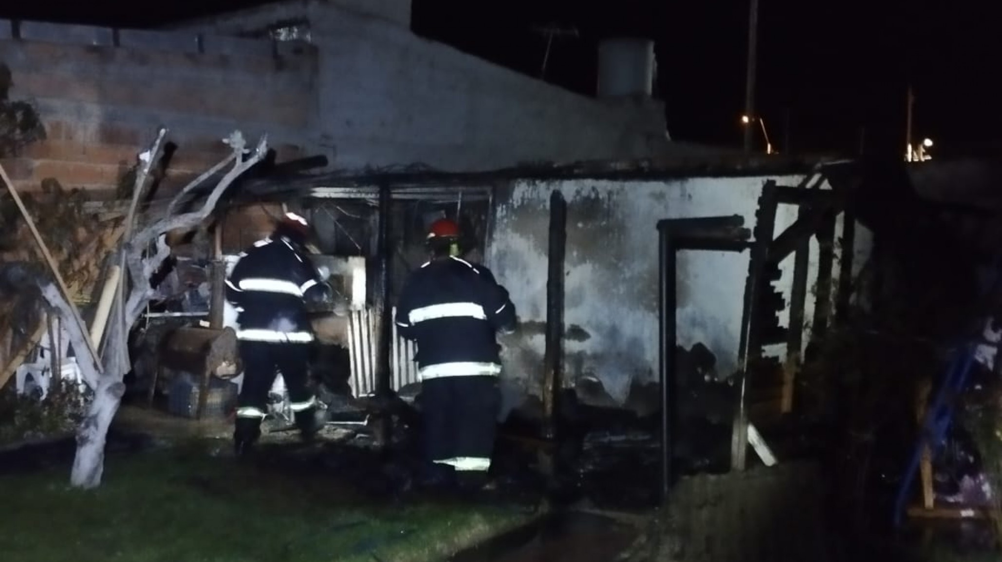 Un incendio destruyó un galpón en el barrio Ciudadela