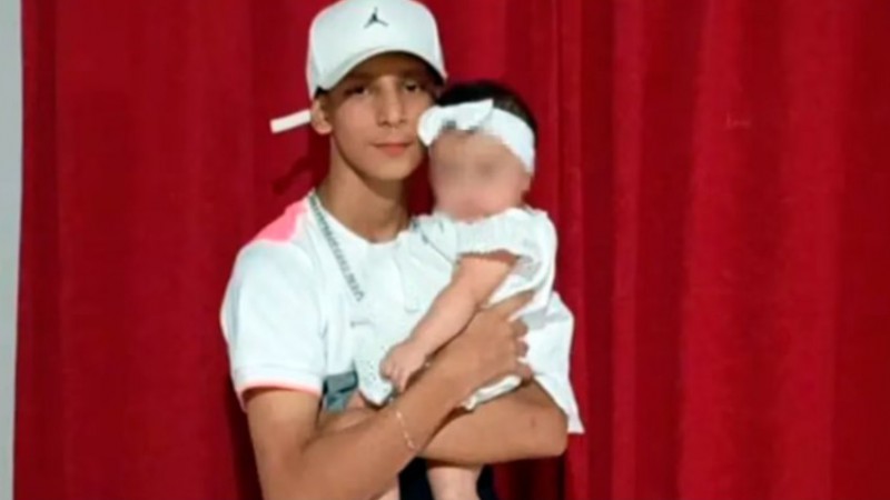 Un adolescente de 13 años apuñaló y mató a otro de 16, durante un partido de fútbol