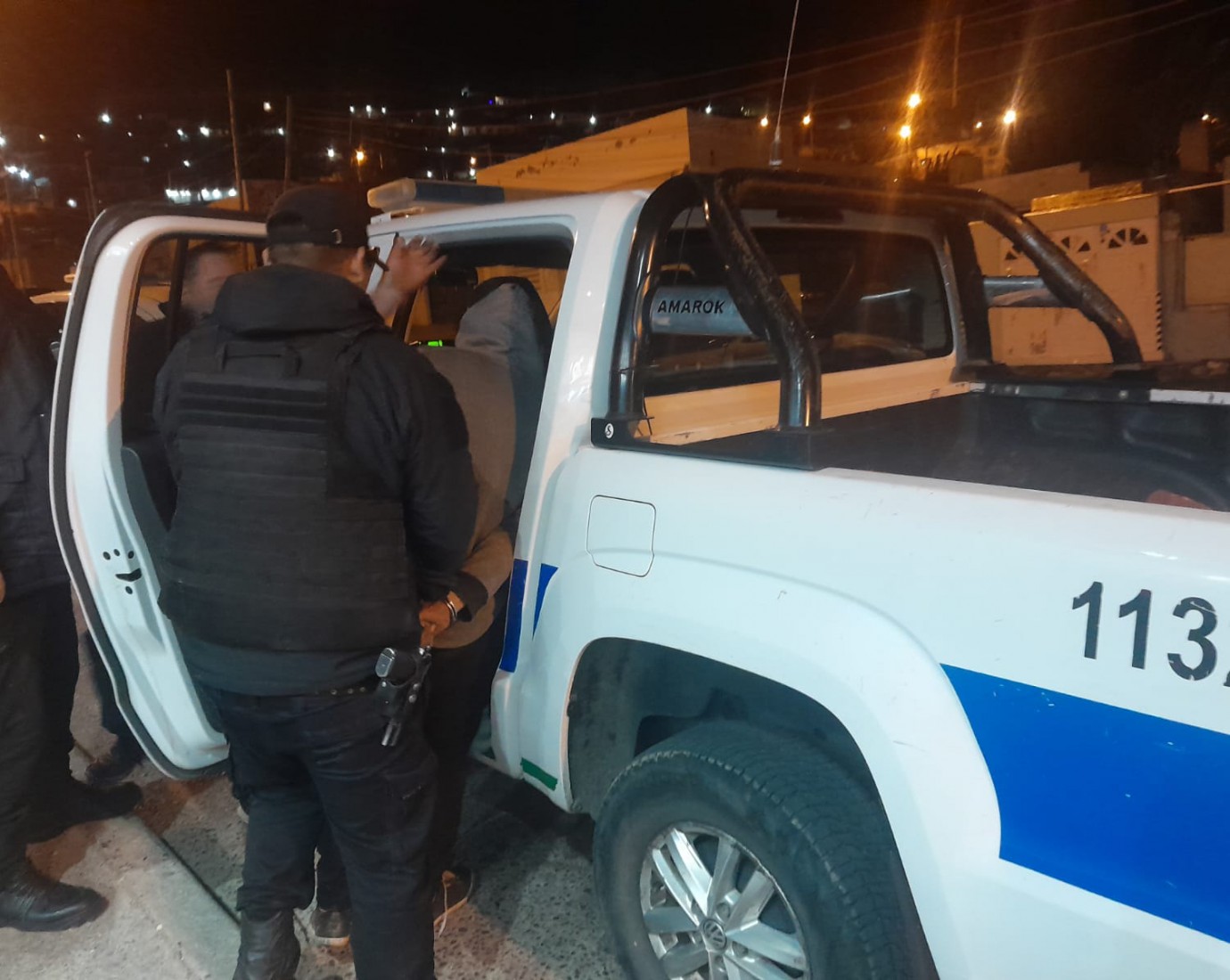 Lo encontraron en la madrugada dentro de un local y terminó detenido