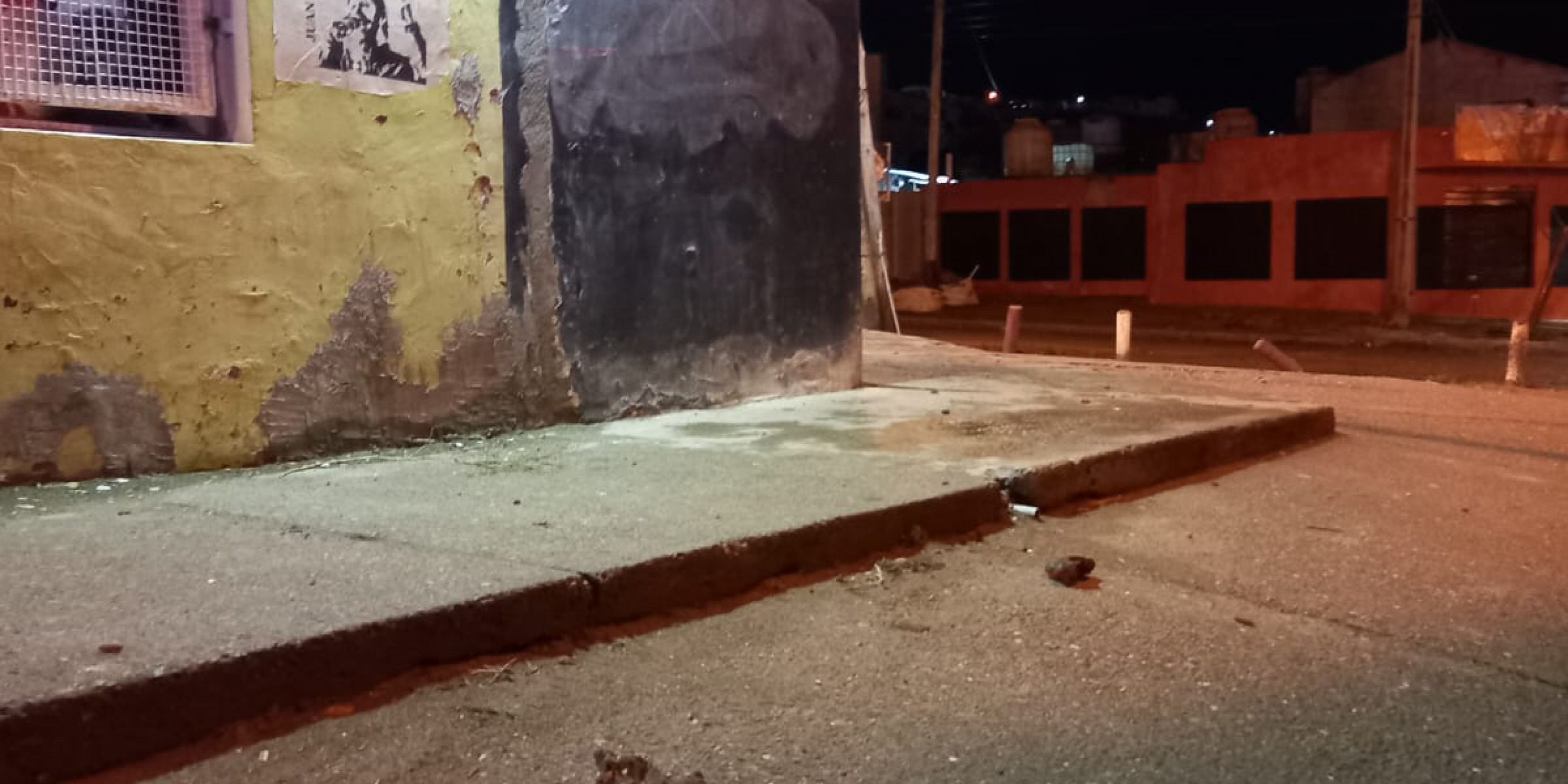Comodoro: pedían alcohol de madrugada, no se los vendieron y apedrearon el local