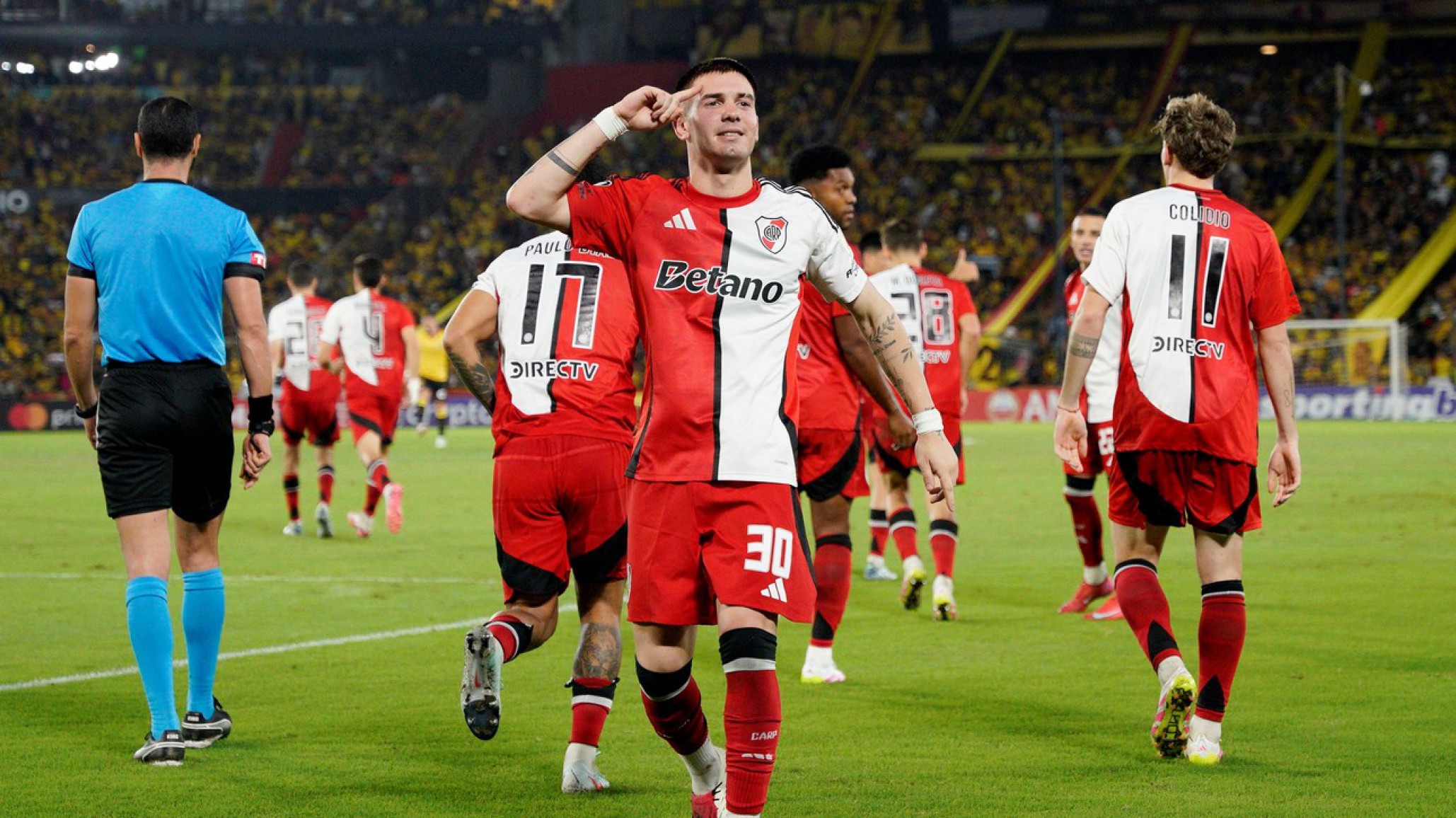 River venció a Barcelona en Ecuador 3-2