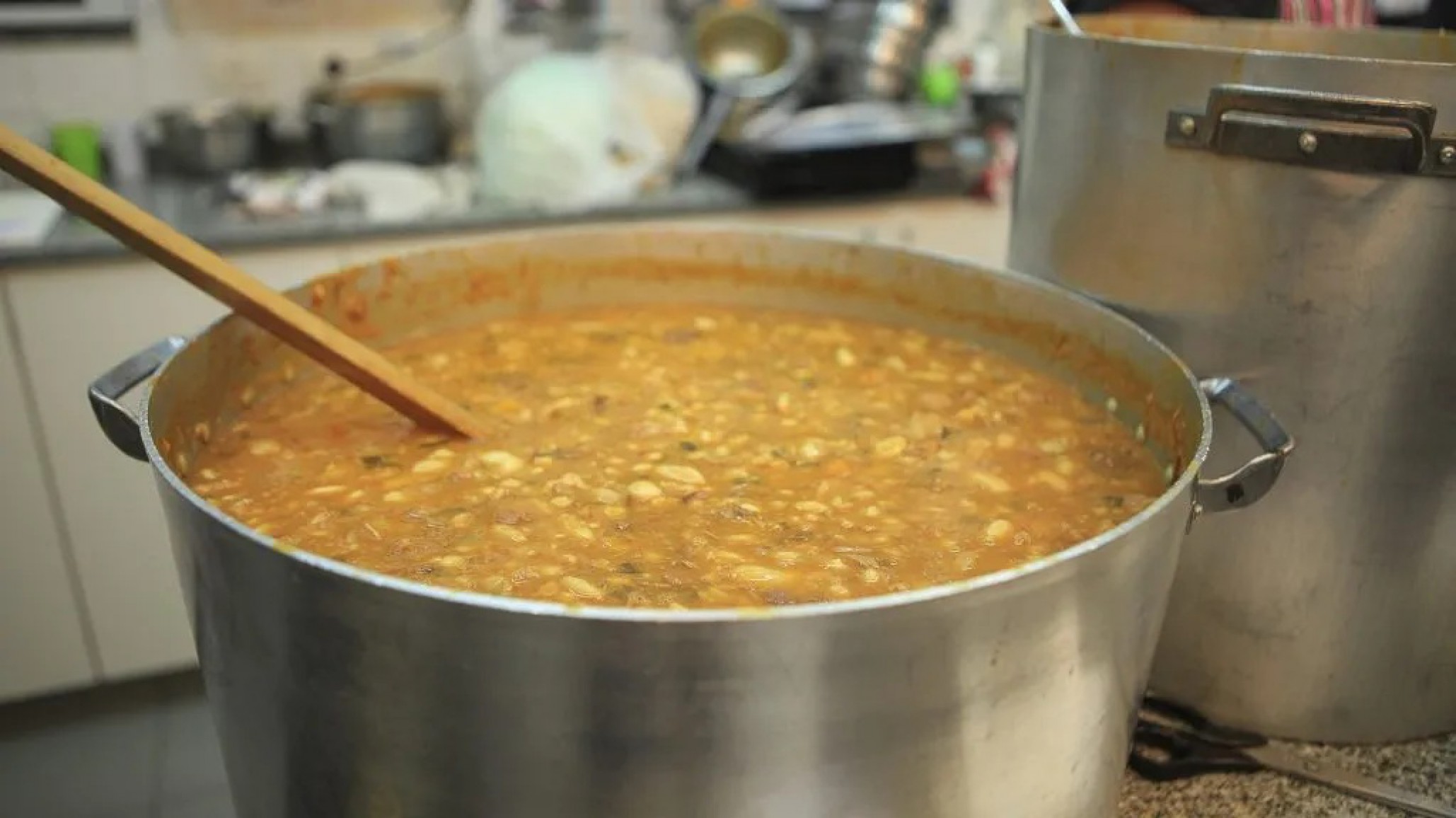 Pies en el Barrio convoca a un gran festejo del 25 de Mayo con locro y peña popular en Comipa