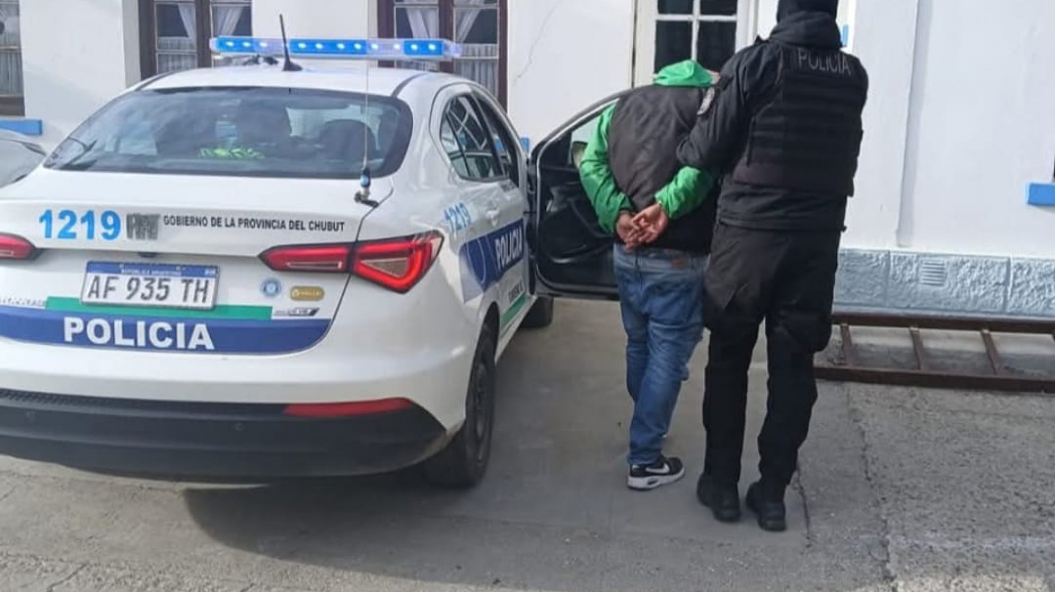 Lo sorprendieron robando más de $230 mil en materiales de construcción en un local de Mosconi