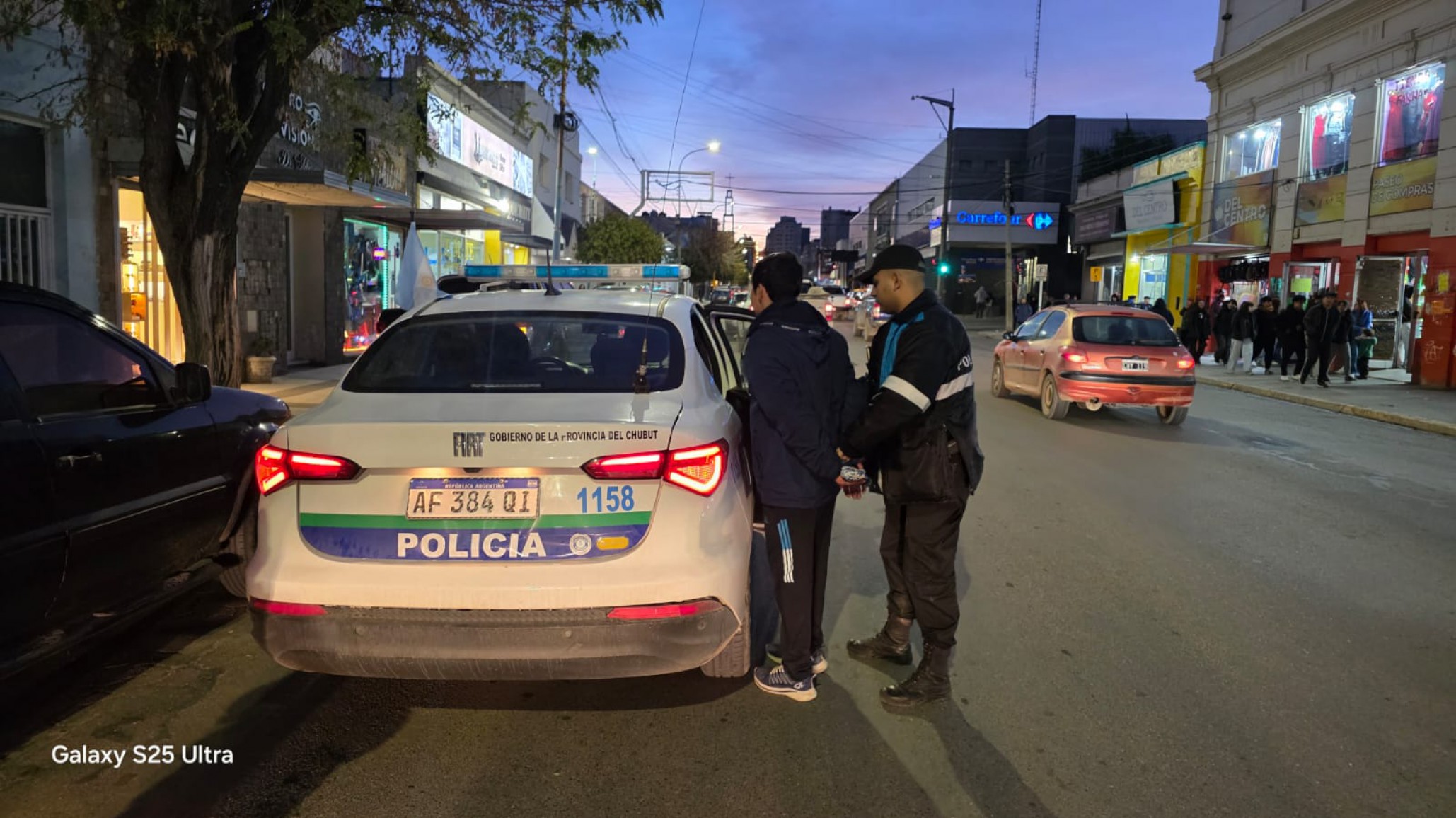 Un hombre con pedido de captura fue detenido en un local comercial