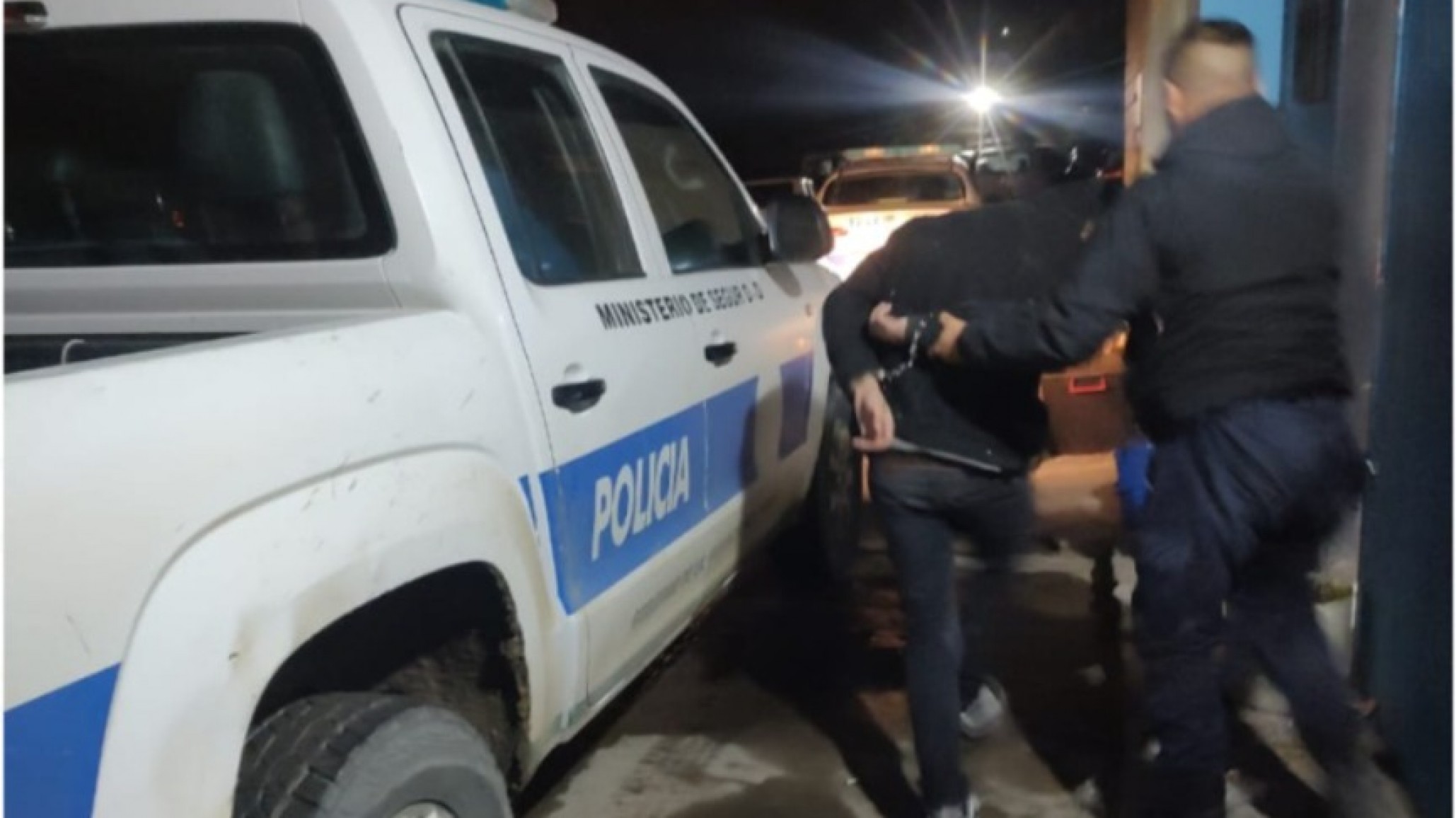 ¡Atrapado! Intentó robar un auto en San Cayetano y fue retenido por la pareja de la víctima