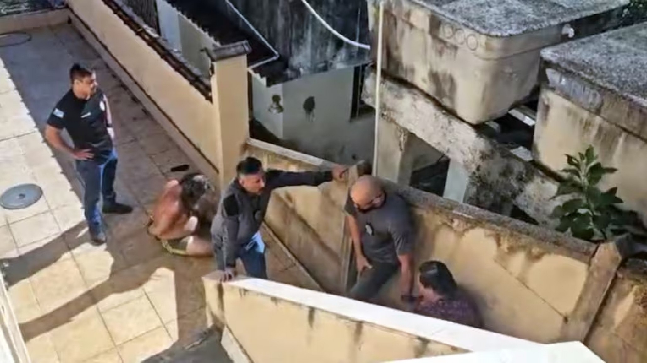 Brasil: detuvieron a dos hermanos que convivieron con el cadáver de su padre durante meses