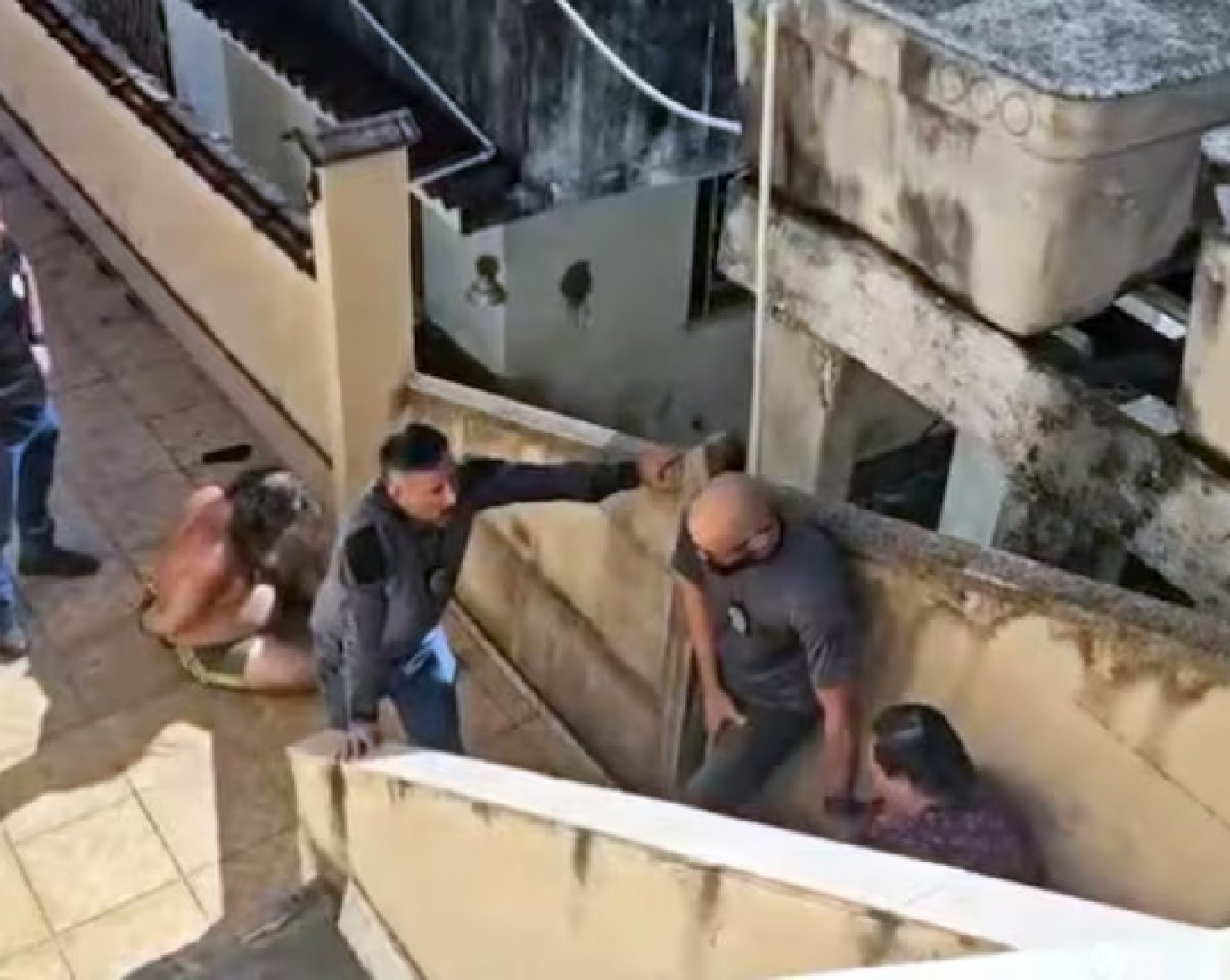 Brasil: detuvieron a dos hermanos que convivieron con el cadáver de su padre durante meses