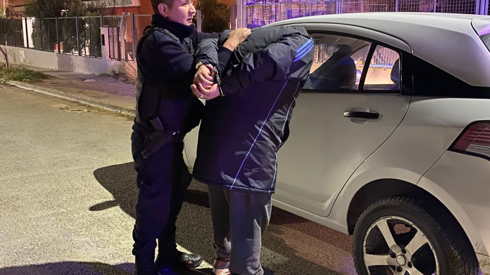 Iban sin patente y con un arma cargada: hay dos detenidos