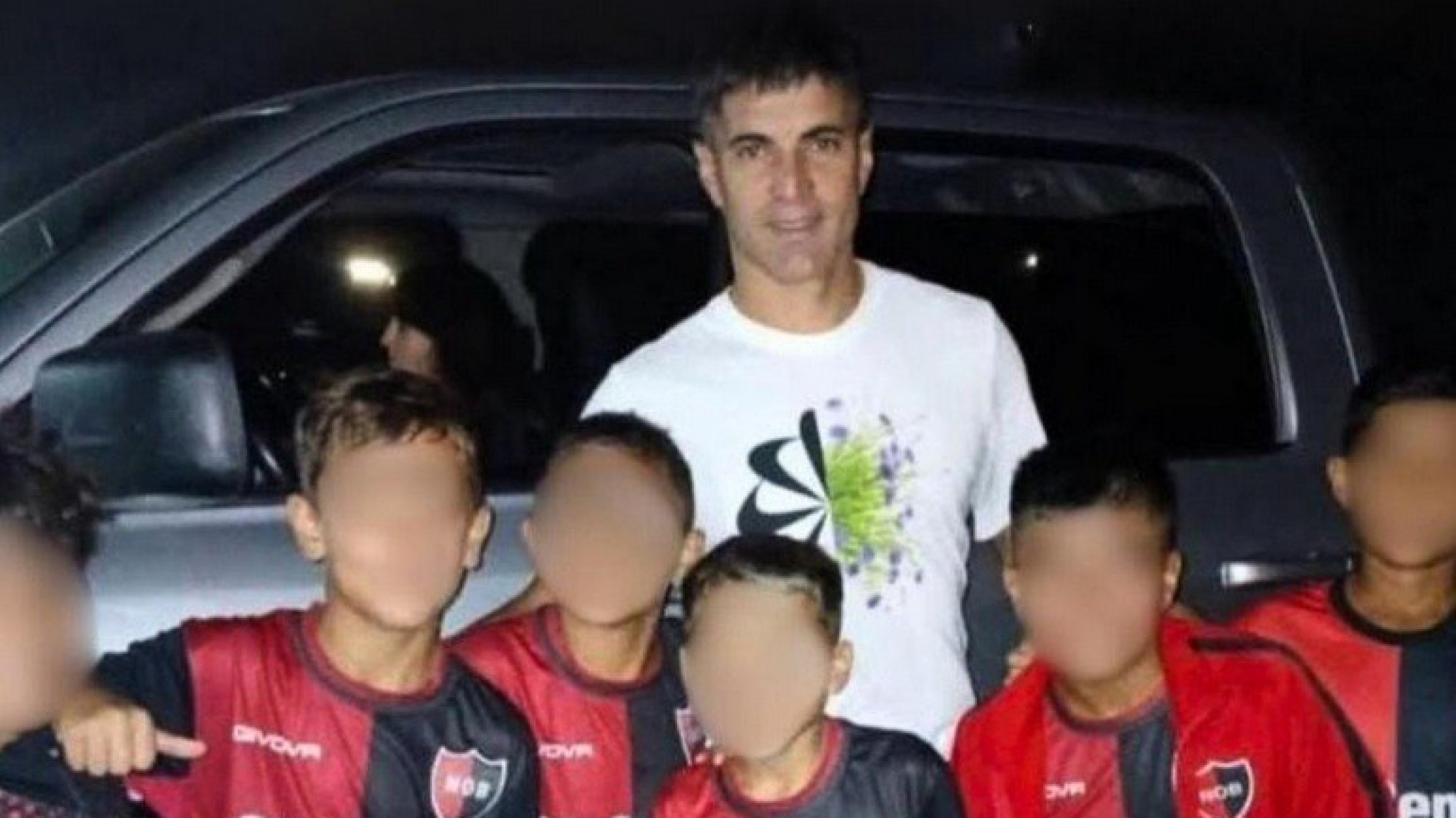 Newell's sancionó a nenes de 9 años por sacarse una foto con el ex CAI, Nacho Malcorra