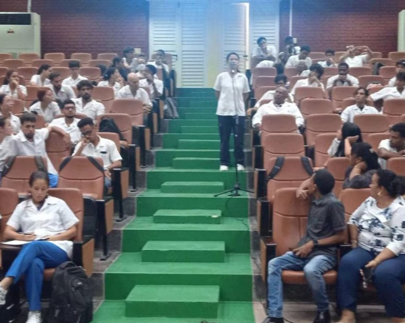 Crisis en Cuba: Estudiantes de Derecho demandan a una empresa por el aumento del internet y la "dolarización" del servicio