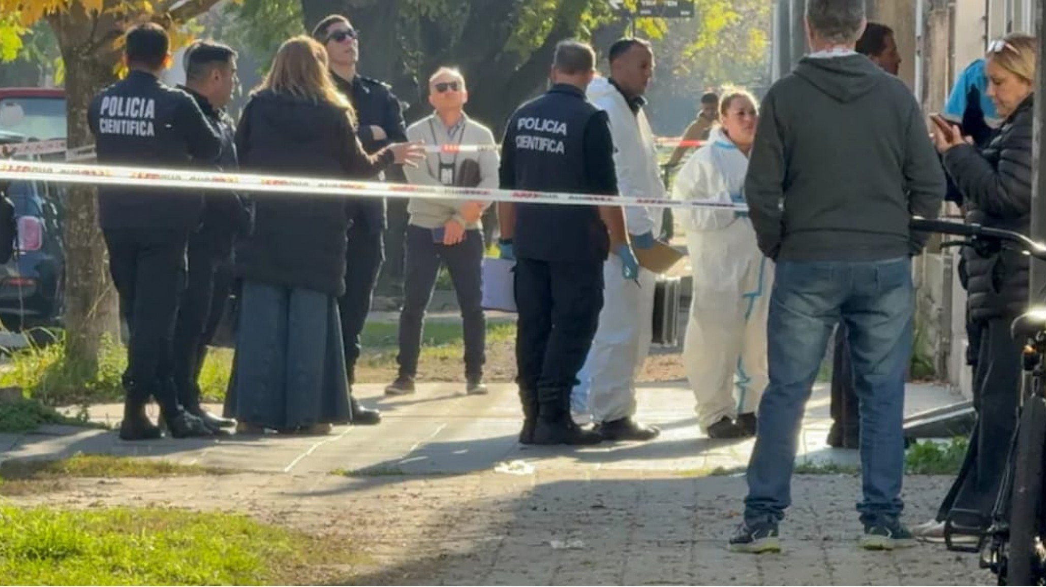 Un médico de 79 años fue brutalmente asesinado y hallaron un hacha ensangrentada en su casa