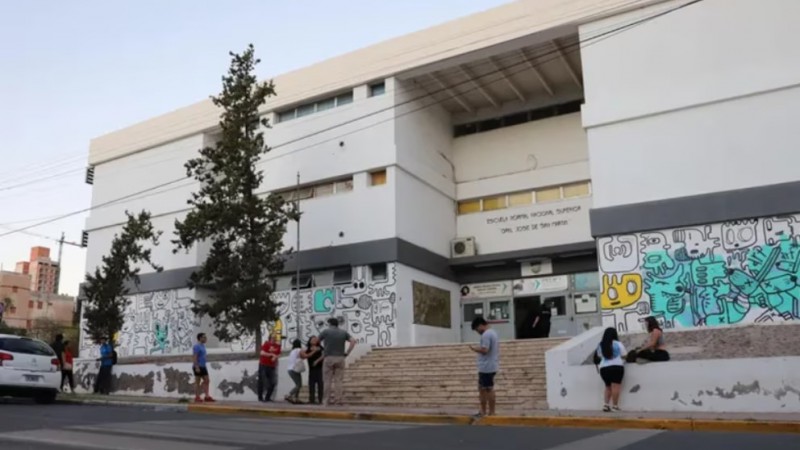 Neuquén: Agredió violentamente a la docente de su hija y ahora le prohíben acercarse a la escuela