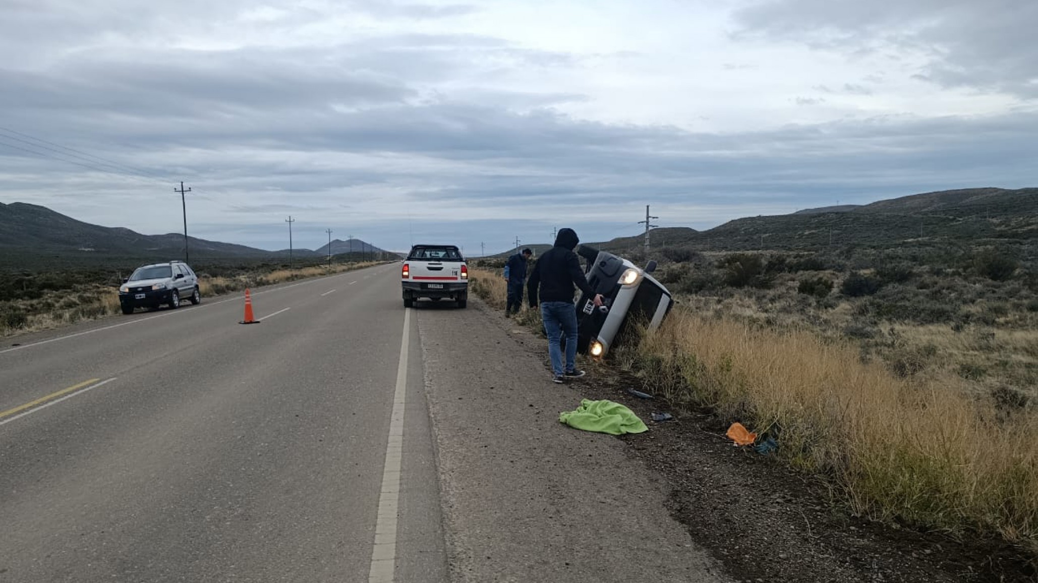 Vuelco: una mujer perdió el control de su camioneta camino a Diadema