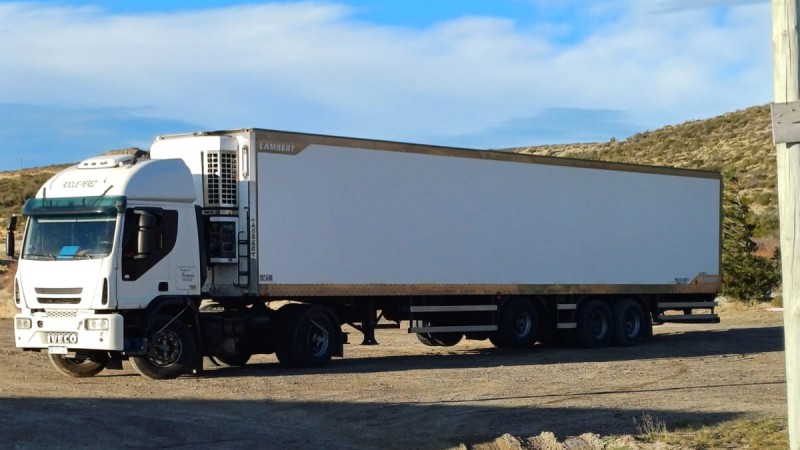 Detectaron irregularidades en un camión que transportaba 3.600 kilos de pollo durante un operativo